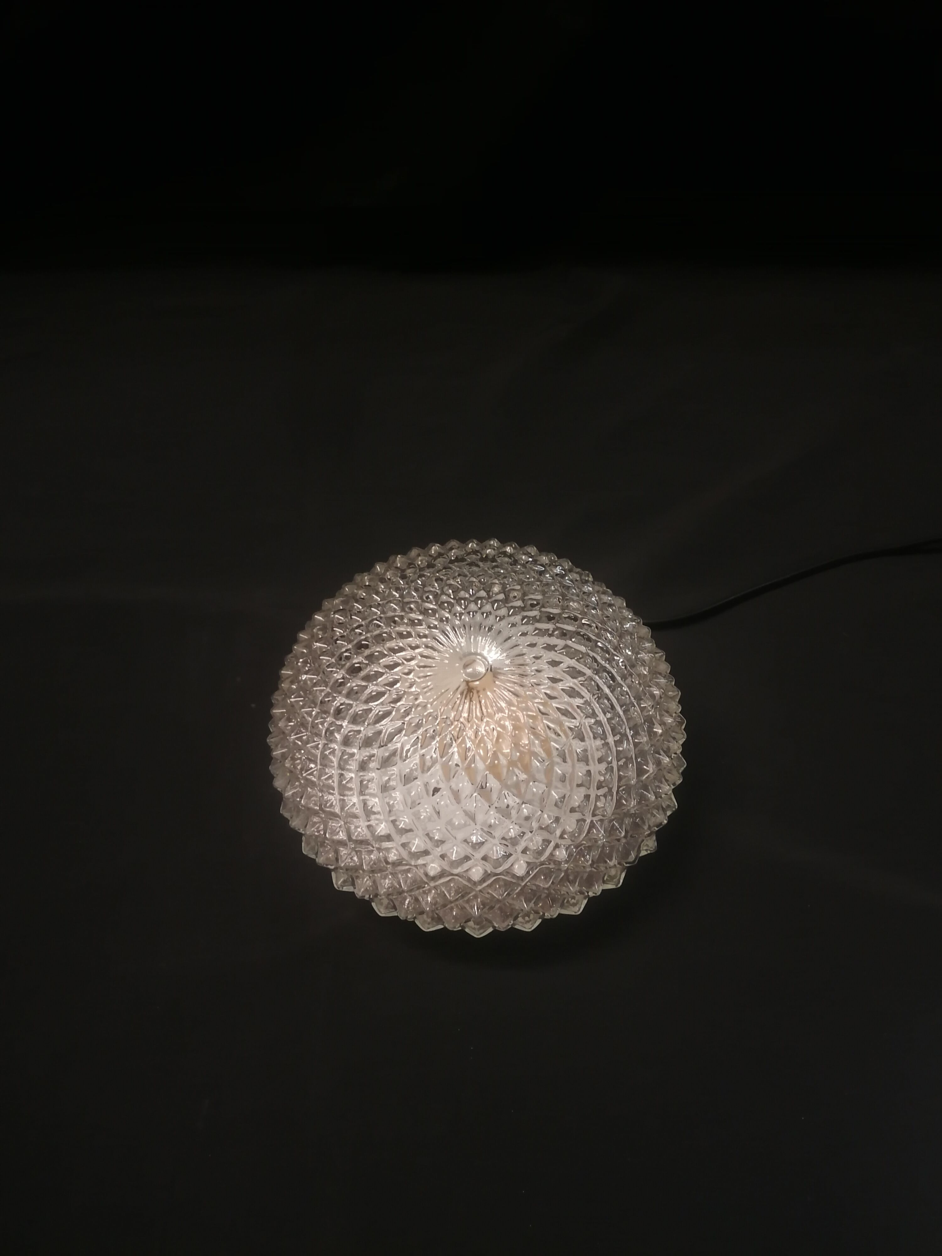 Old ceiling light - Globe glass molded effect tip of diamonds - 70s