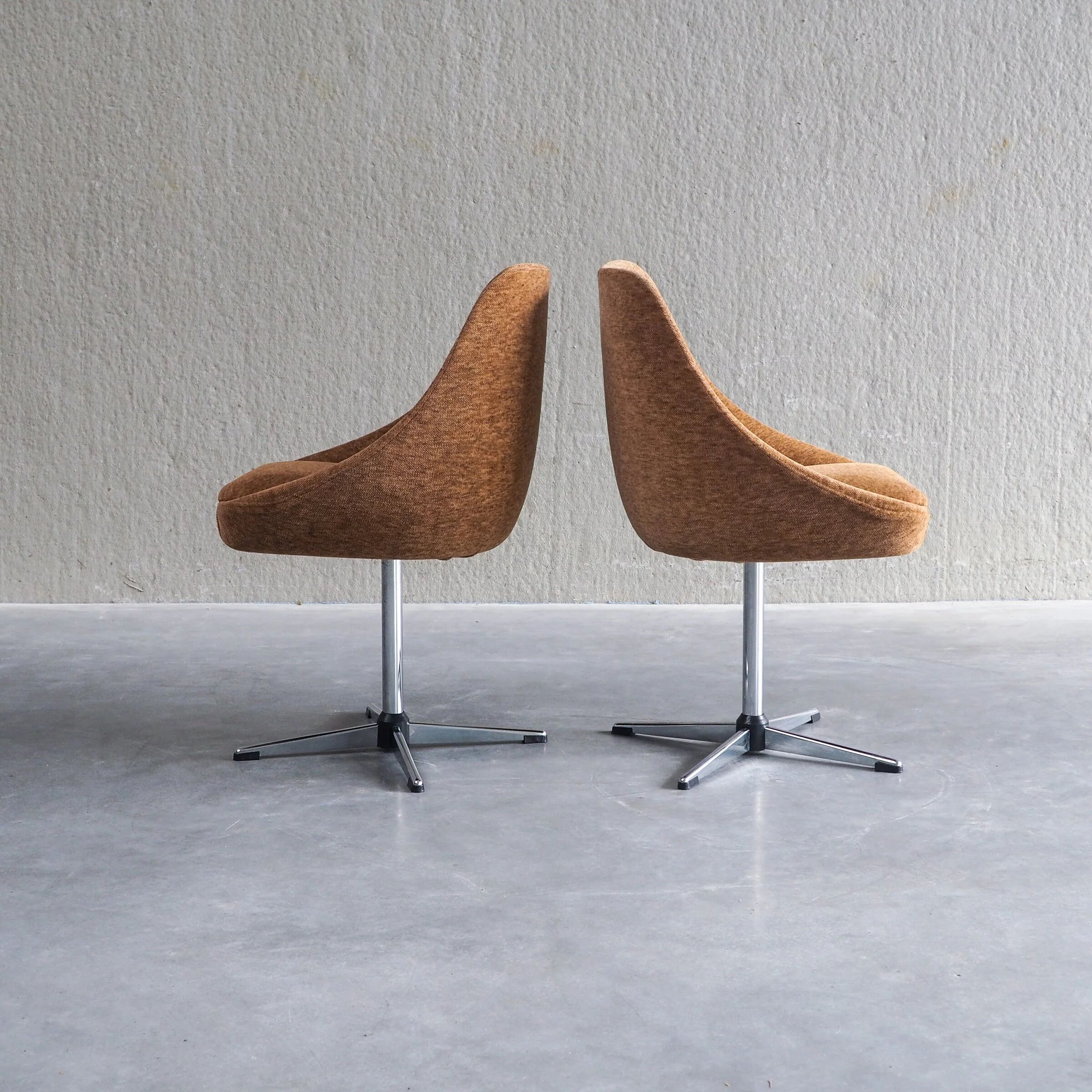 Set of 2 mid-century modern cocktail chairs