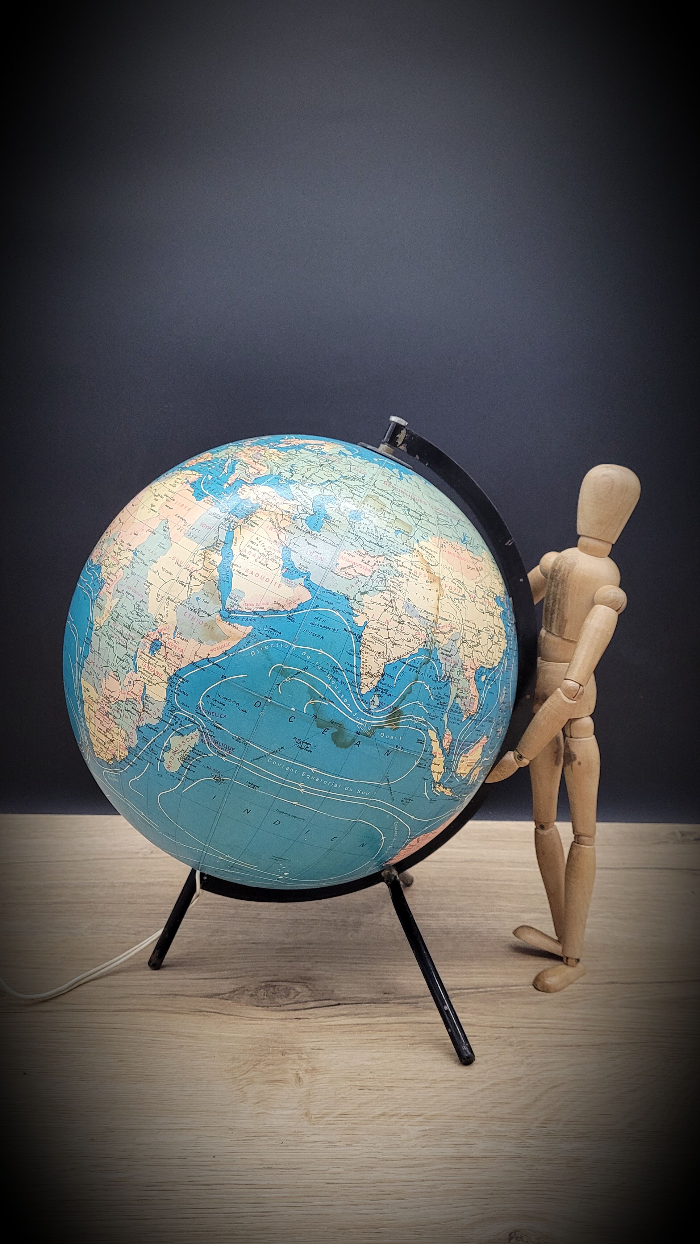 Taride World Map 1977