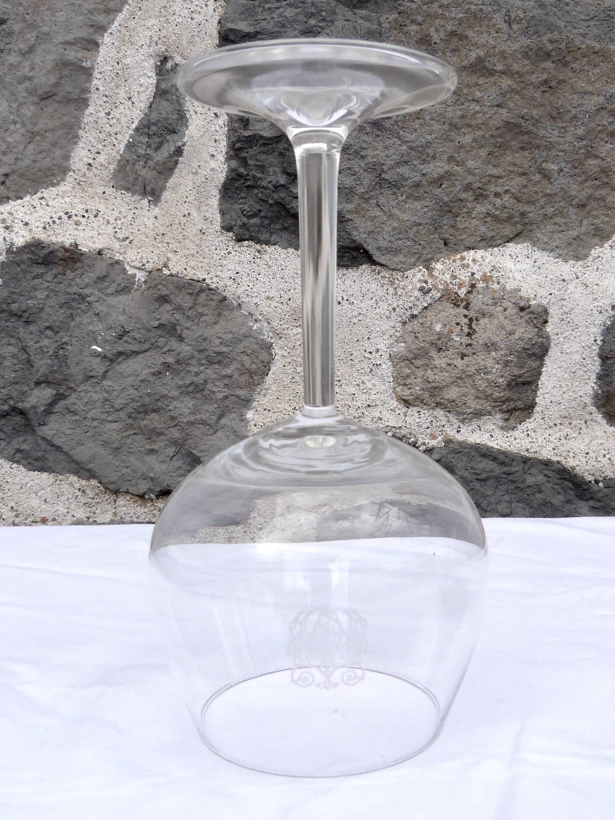 Set of 6 stemmed glasses with crest