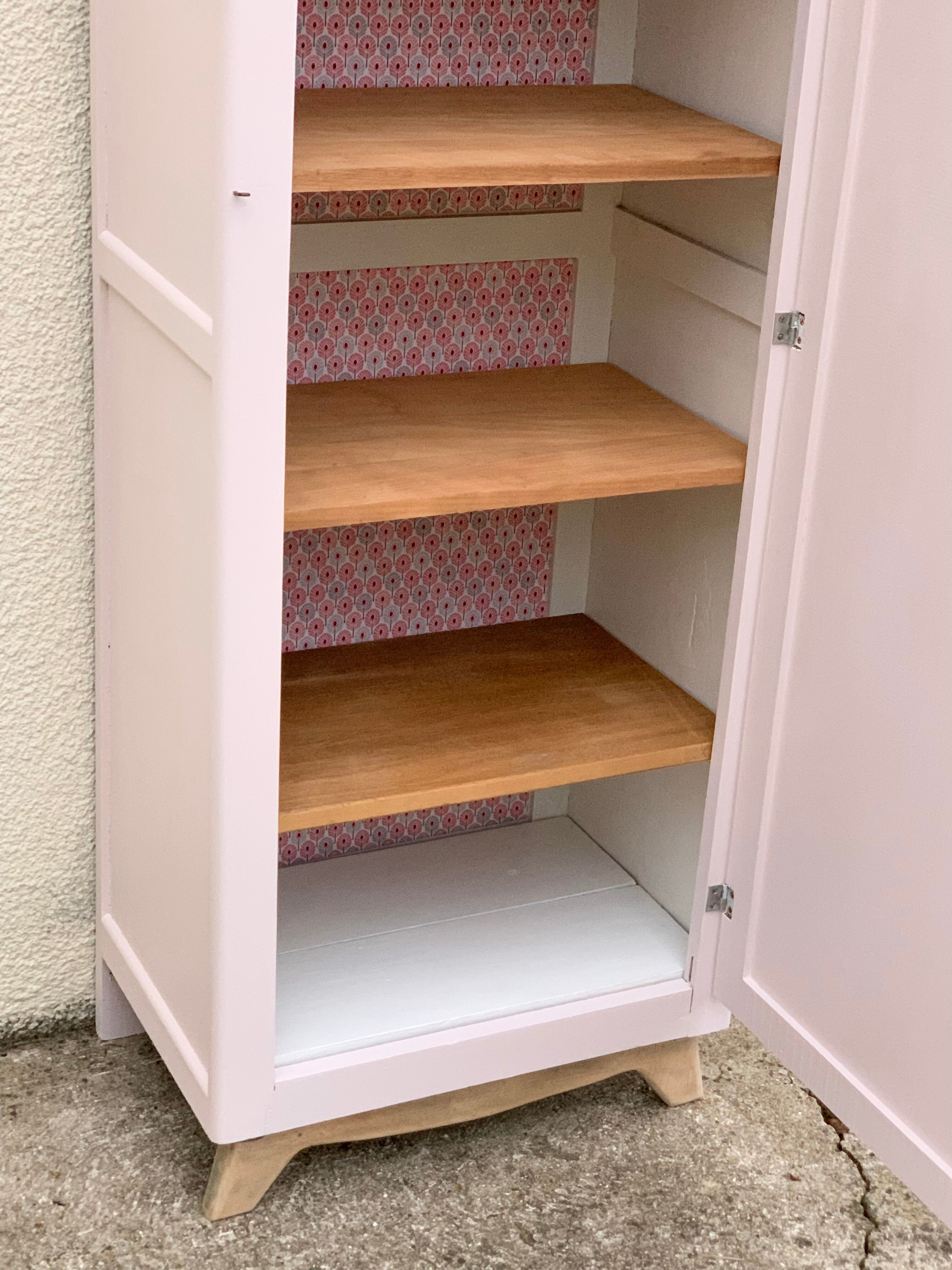 Parisian bonnetière cabinet nude 1930