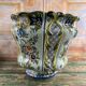 Cache-pot en faïence française polychrome – Décor floral et papillons