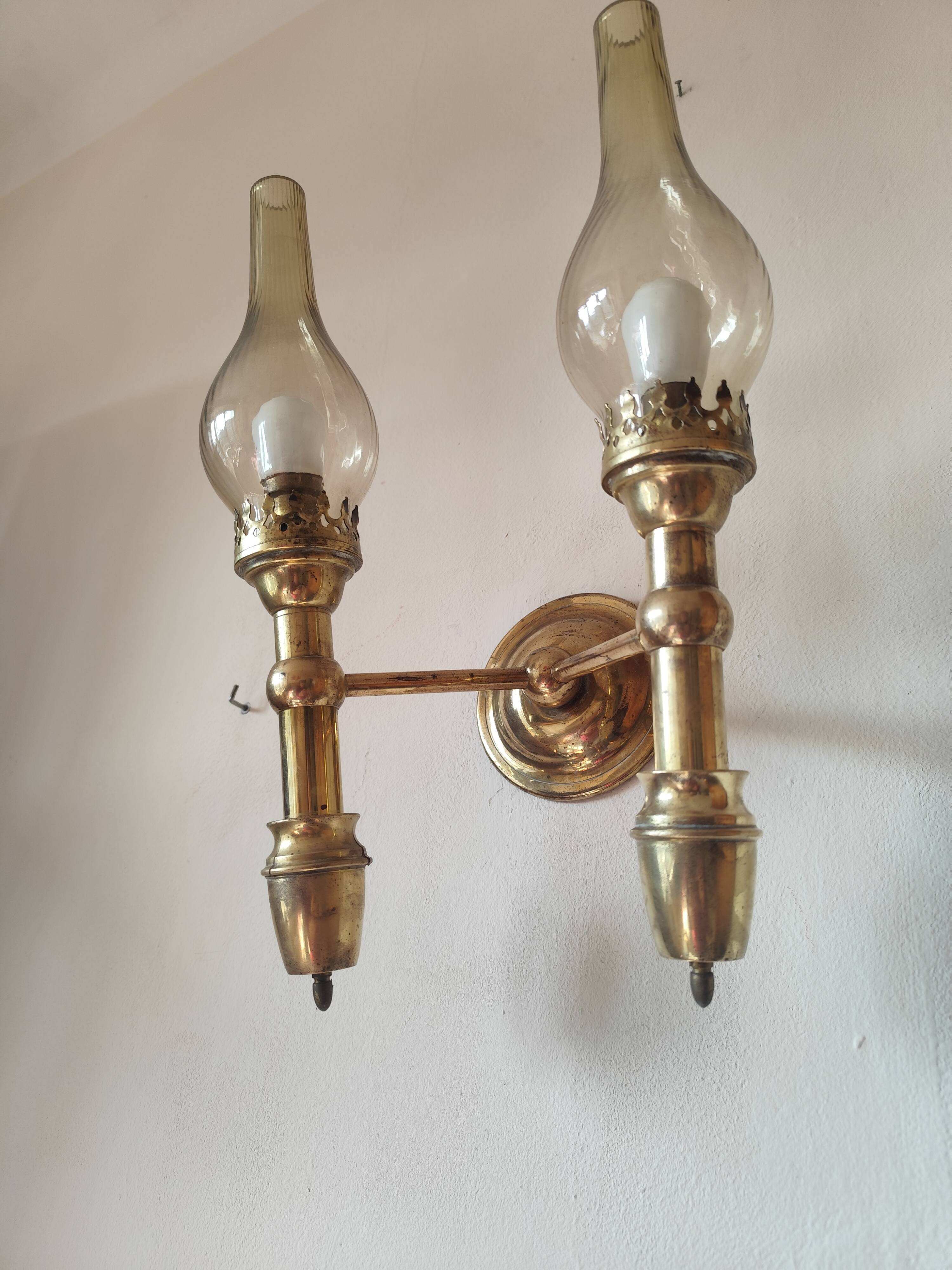 2-light wall light in brass and glass tulips