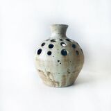 Ceramic vase pique flowers