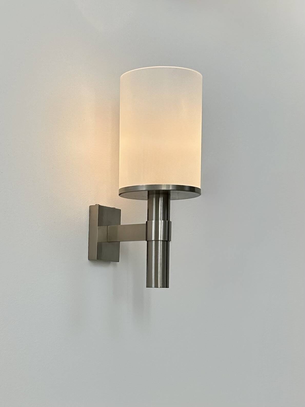 Perzel wall light model 1141 bis, metal and opaline, France, 1960