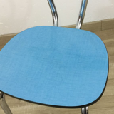 Chaise en formica bleue