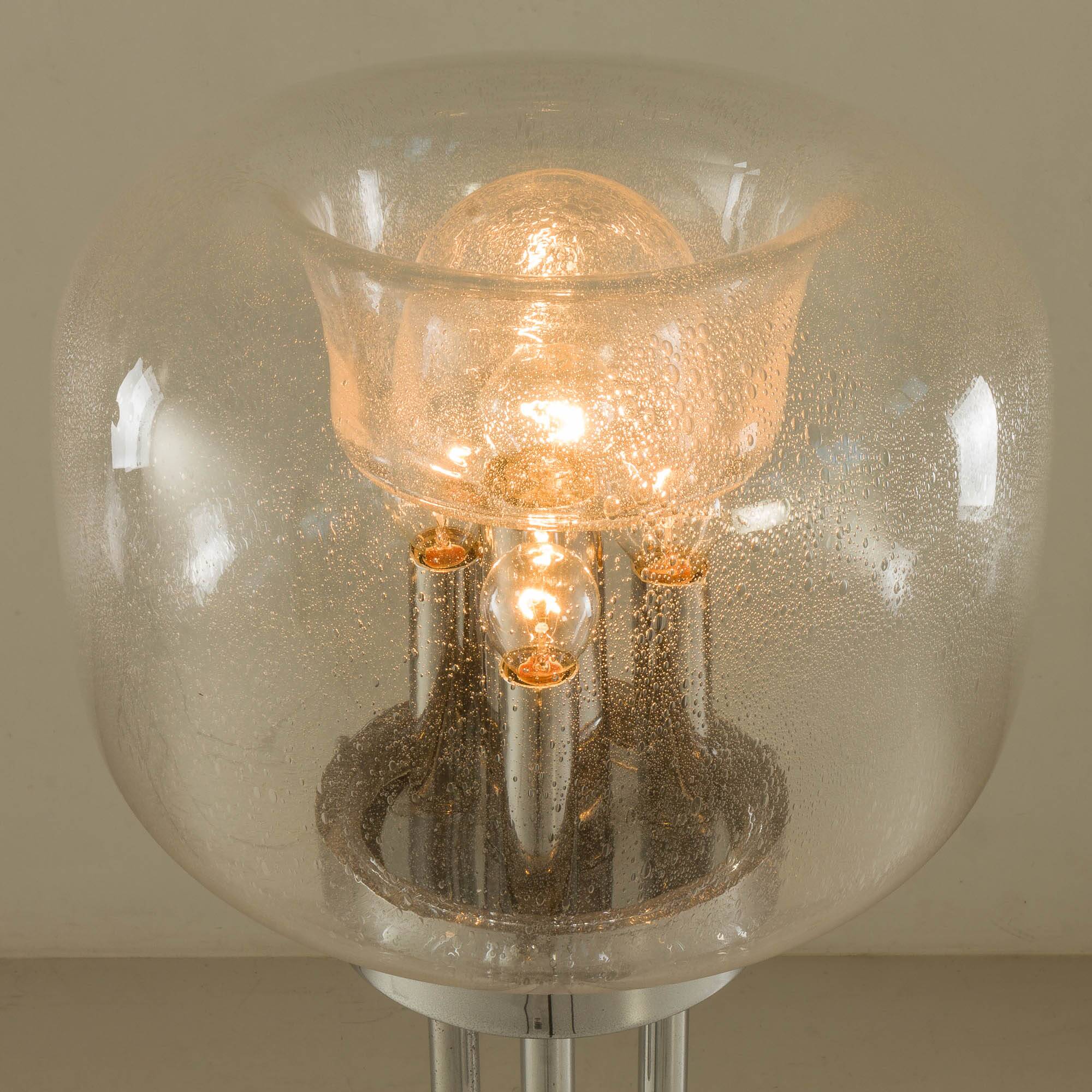 Lampe de sol en verre de Murano italienne attribuée à Toni Zuccheri, années 1970.