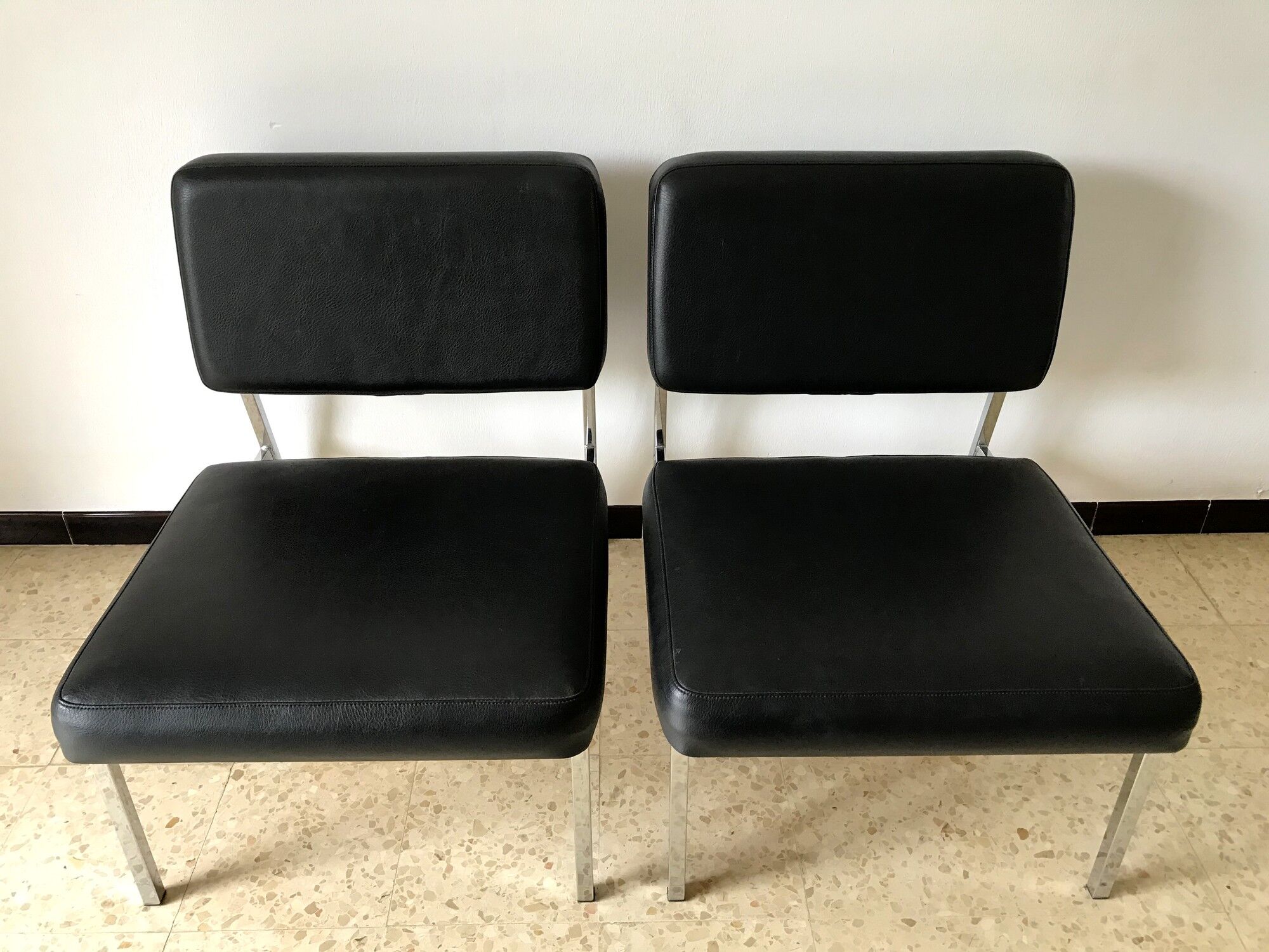 2 vintage chrome and skaï 70s chairs