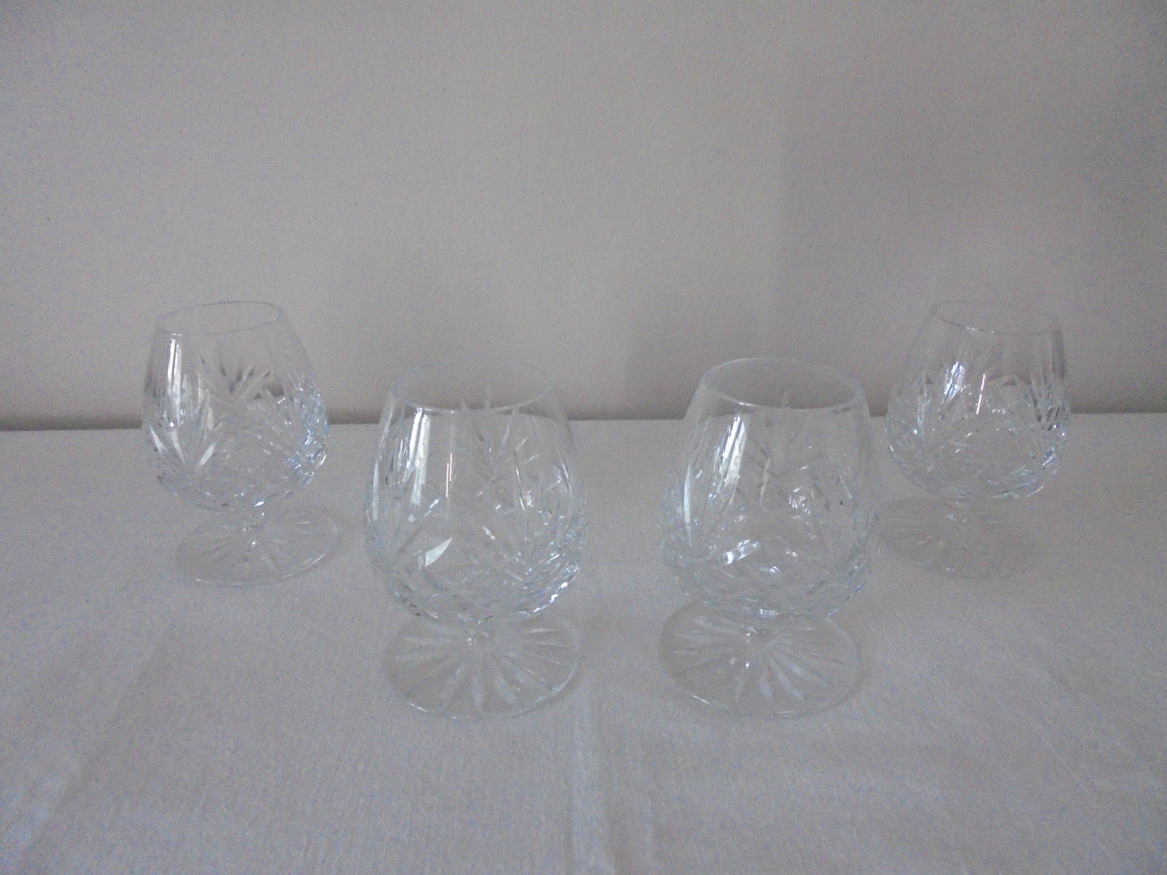 Lot 4 glasses of cognac in chiseled crystal
