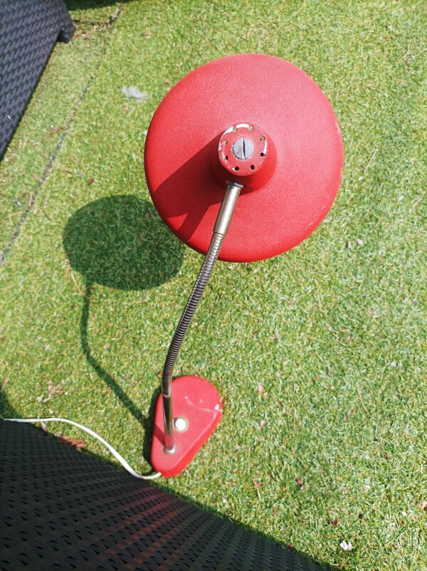 Lampe de table rouge et argent col de cygne