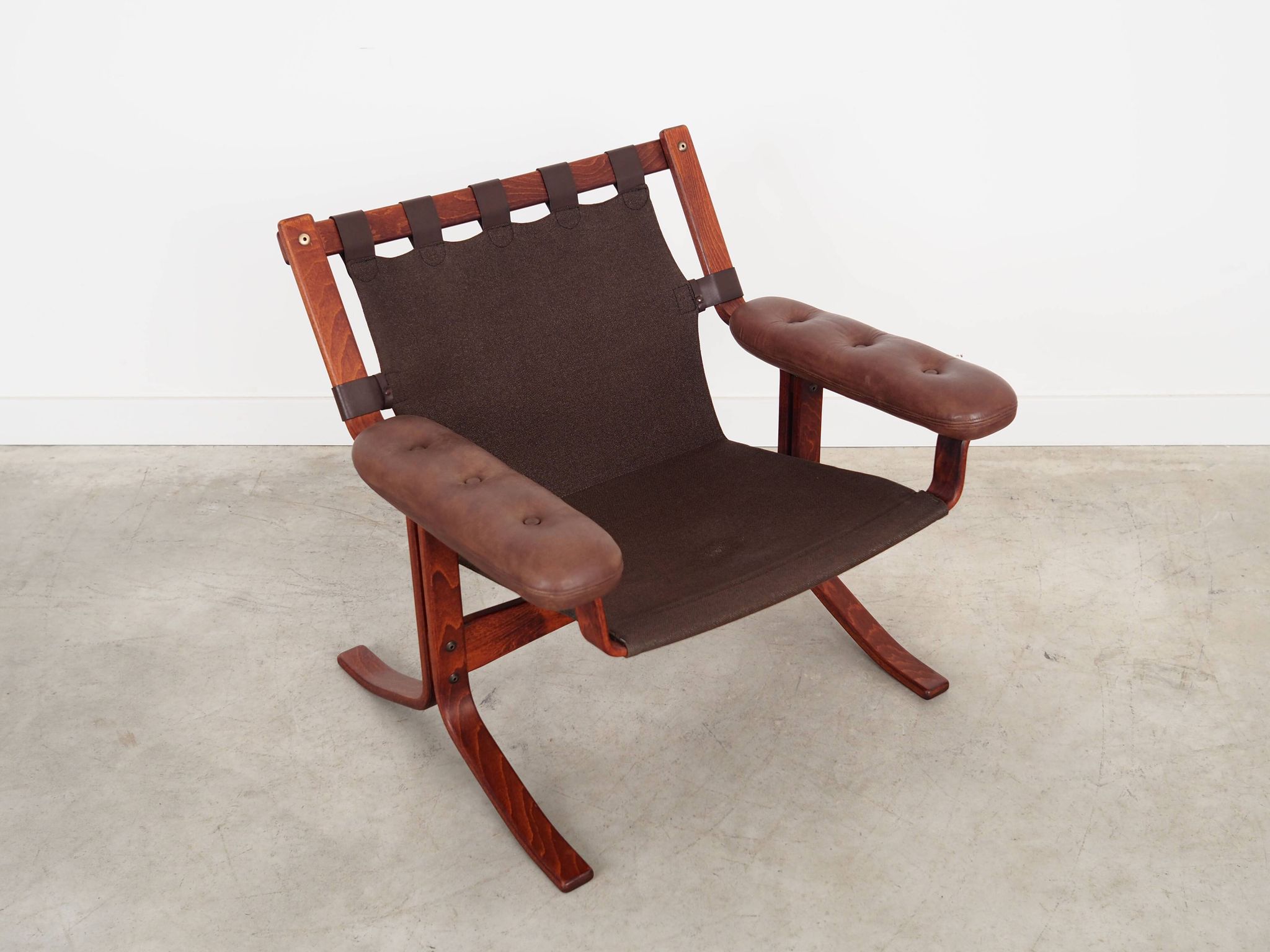 Fauteuil en cuir, design norvégien, années 1970, production : Norvège