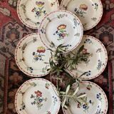 7 hand-painted flowered dinner plates.