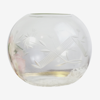 Chiseled ball vase in transparent glass
