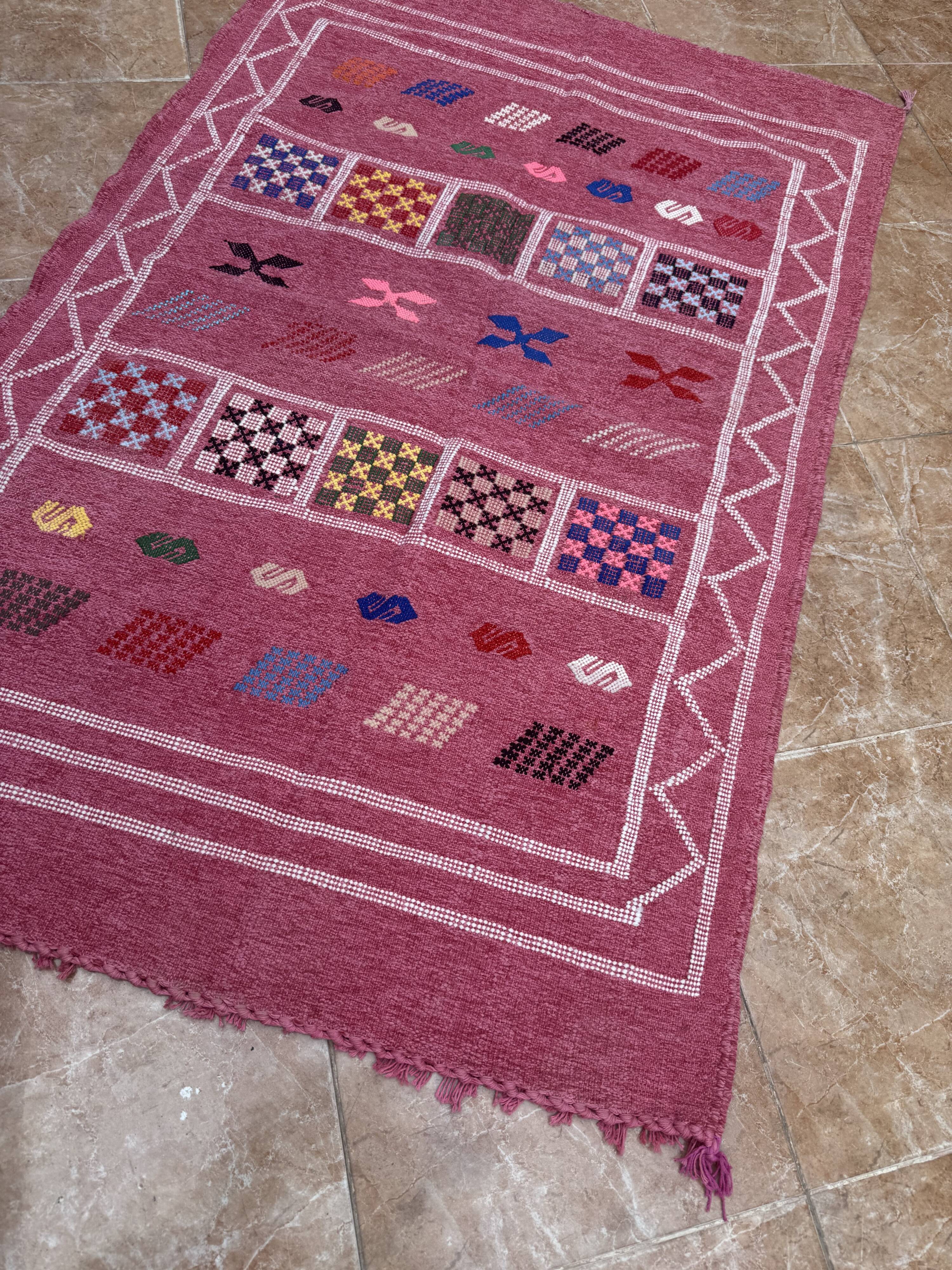 Handmade Moroccan wool rug: Berber Azilal style, geometric pattern.