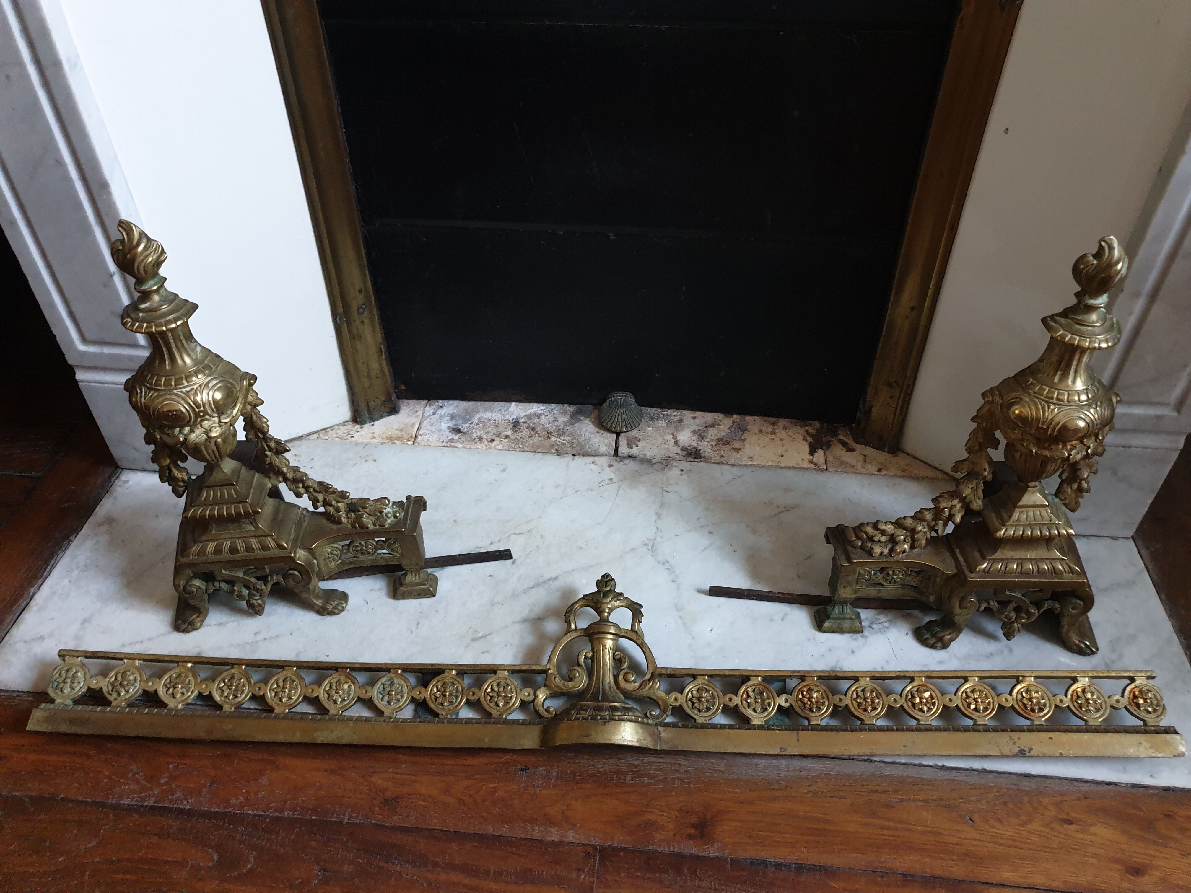 Chenêts and chimney bar in bronze nineteenth century.