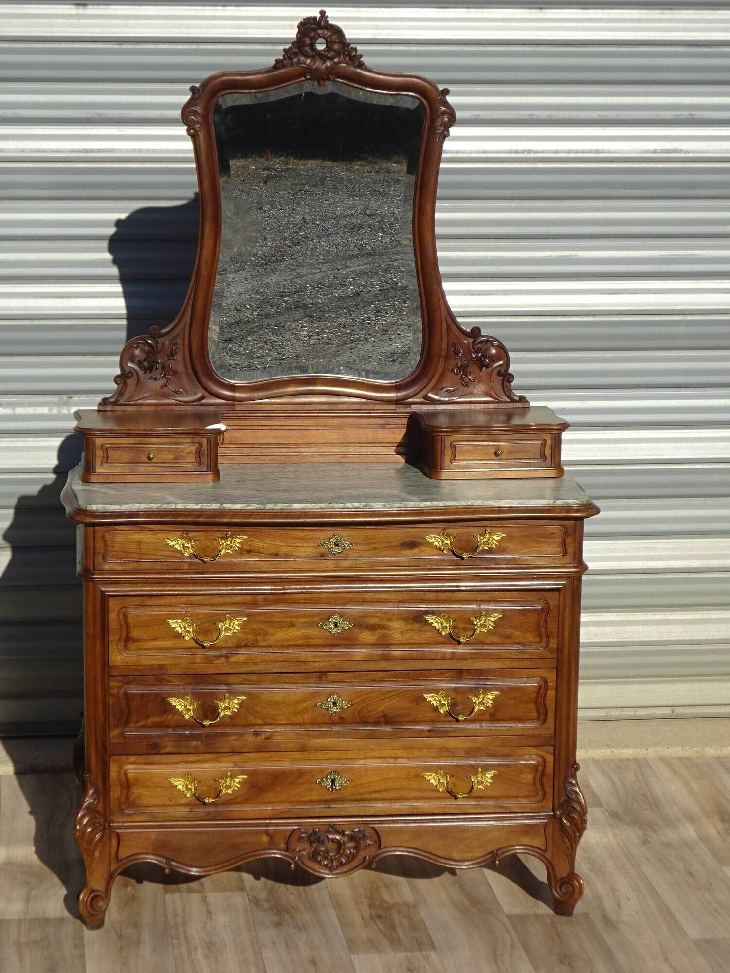 Commode en noyer Louis XV avec miroir