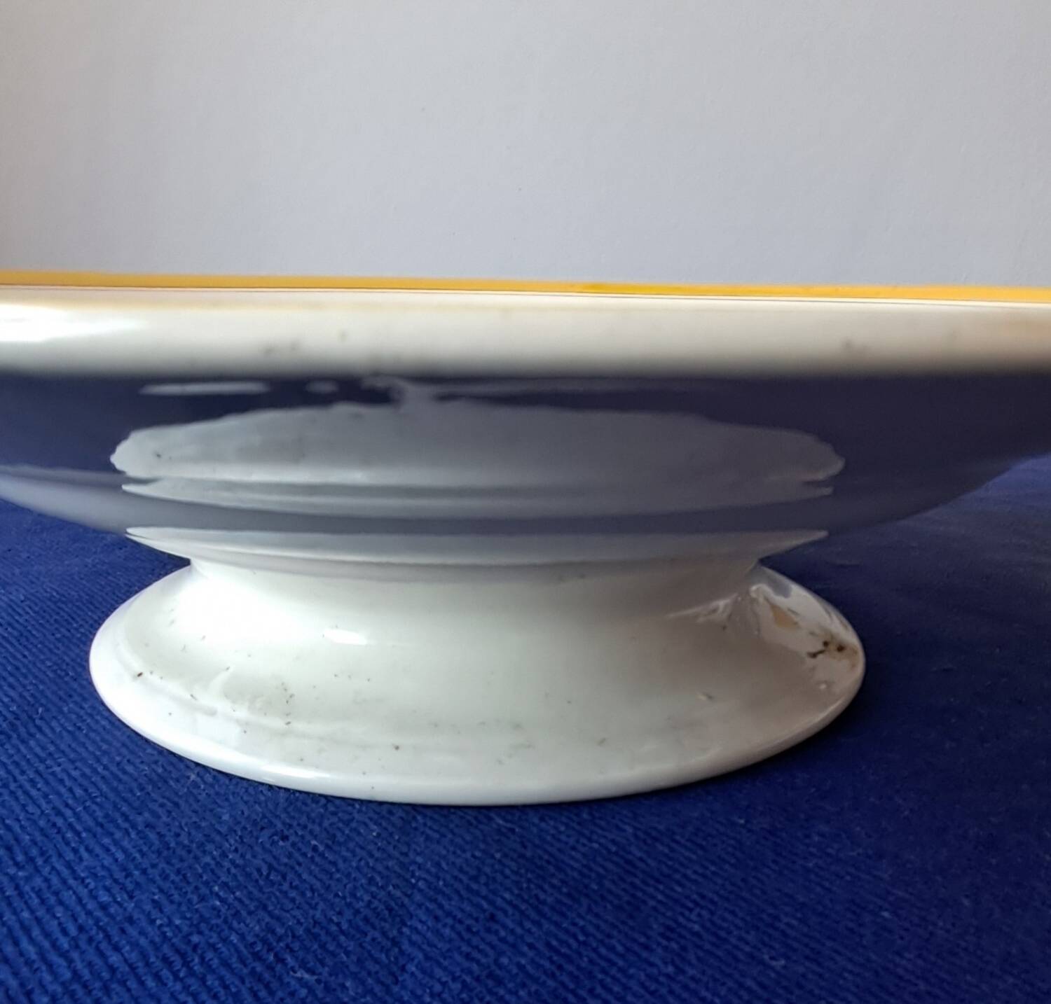 Plate on stand Boch Frères La Louvière. Belgium