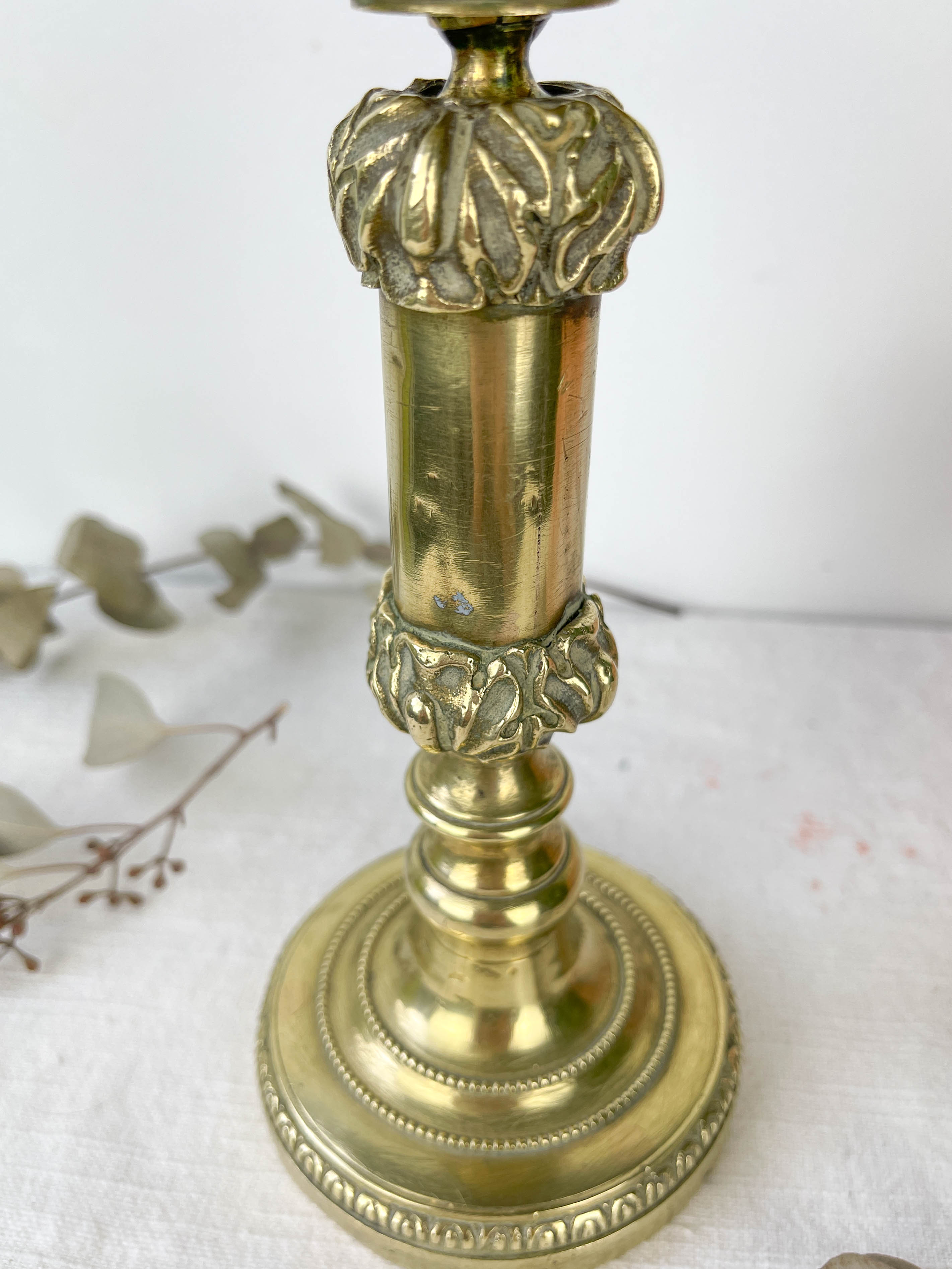 Candle holder in chiseled bronze Louis XVI style