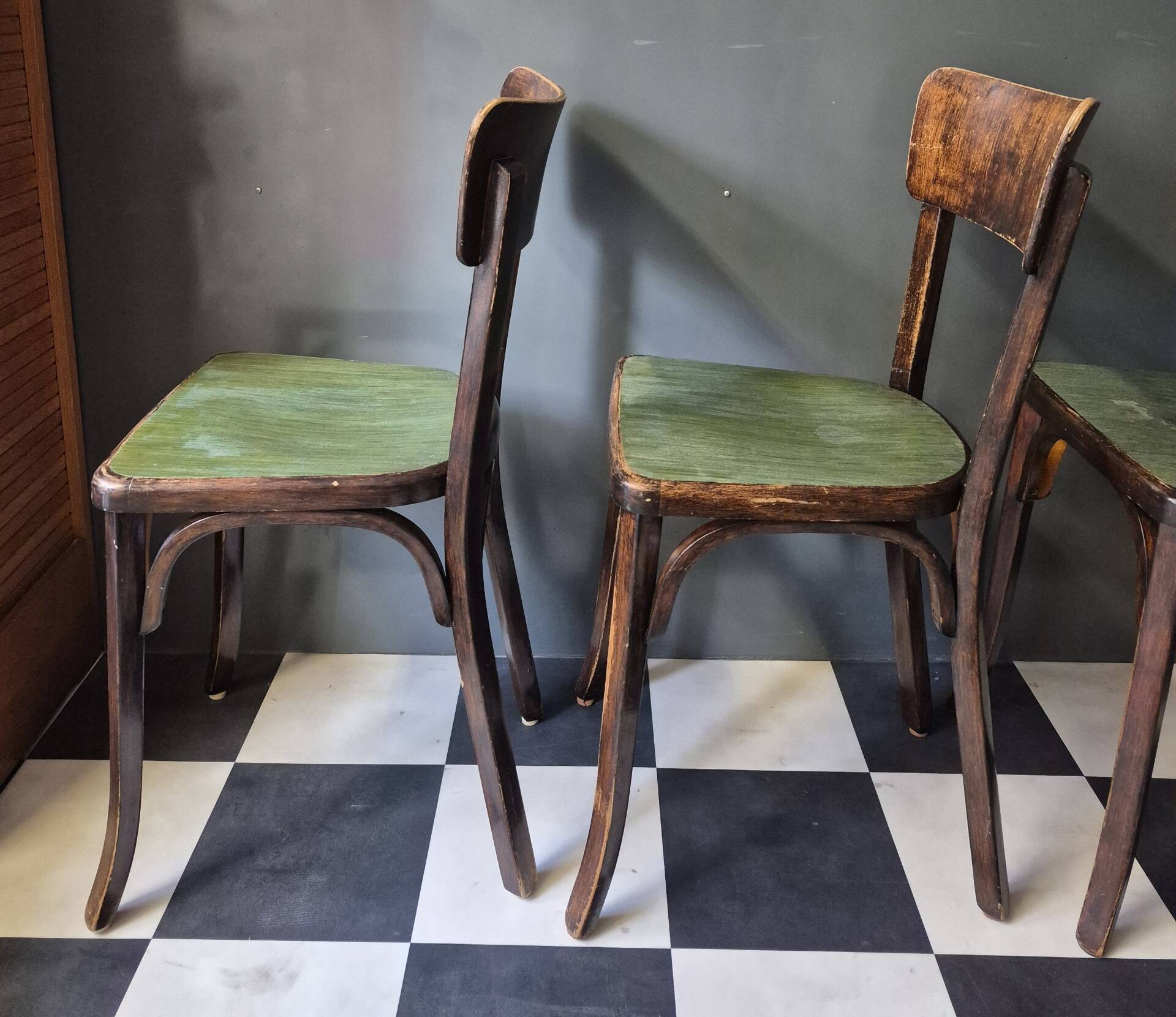 Suite de 4 anciennes chaises Bistrot Baumann Vintage Année 50