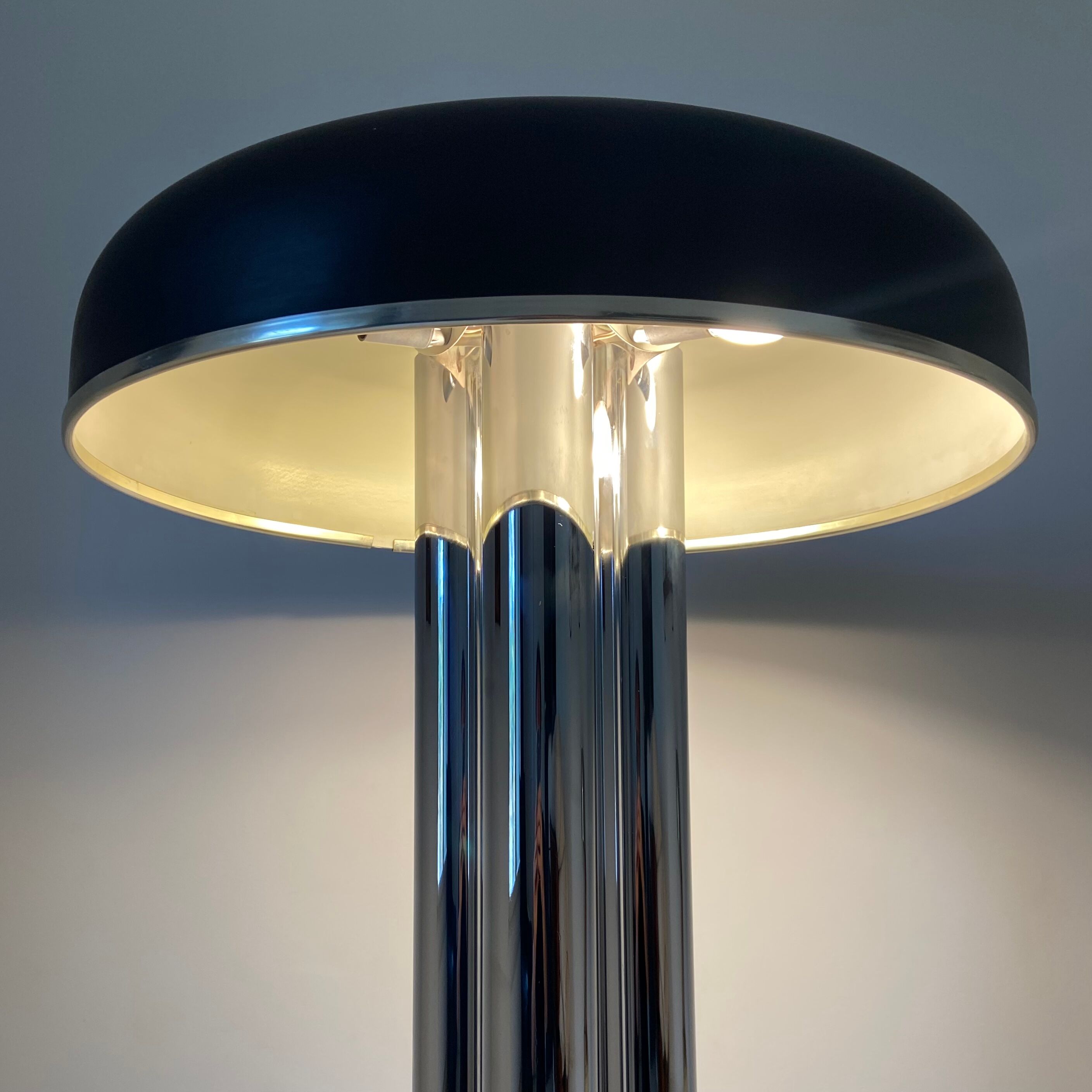 Design floor lamp Edera Radice produced by Sagim