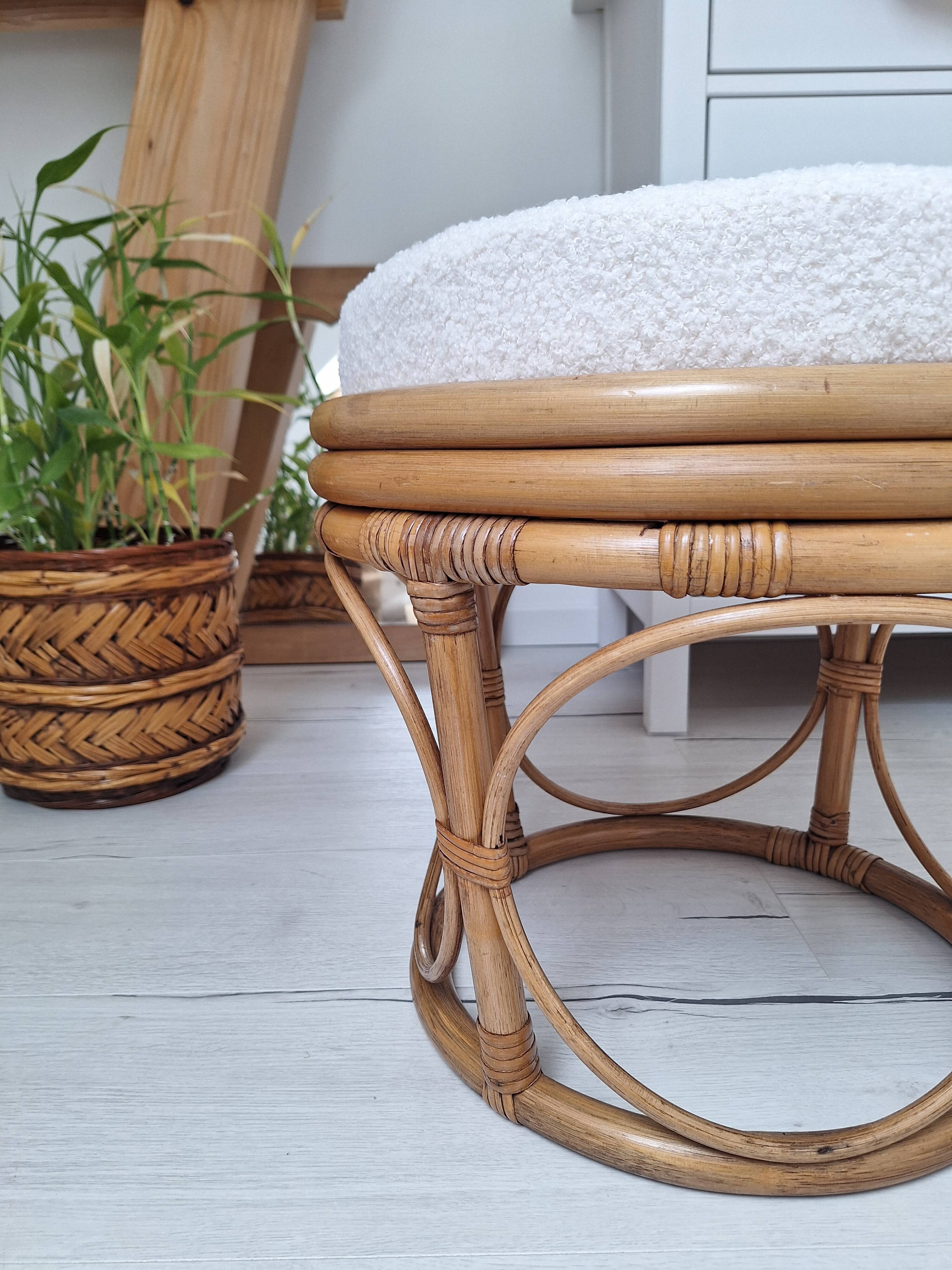 Pouf en rotin et tissu bouclette