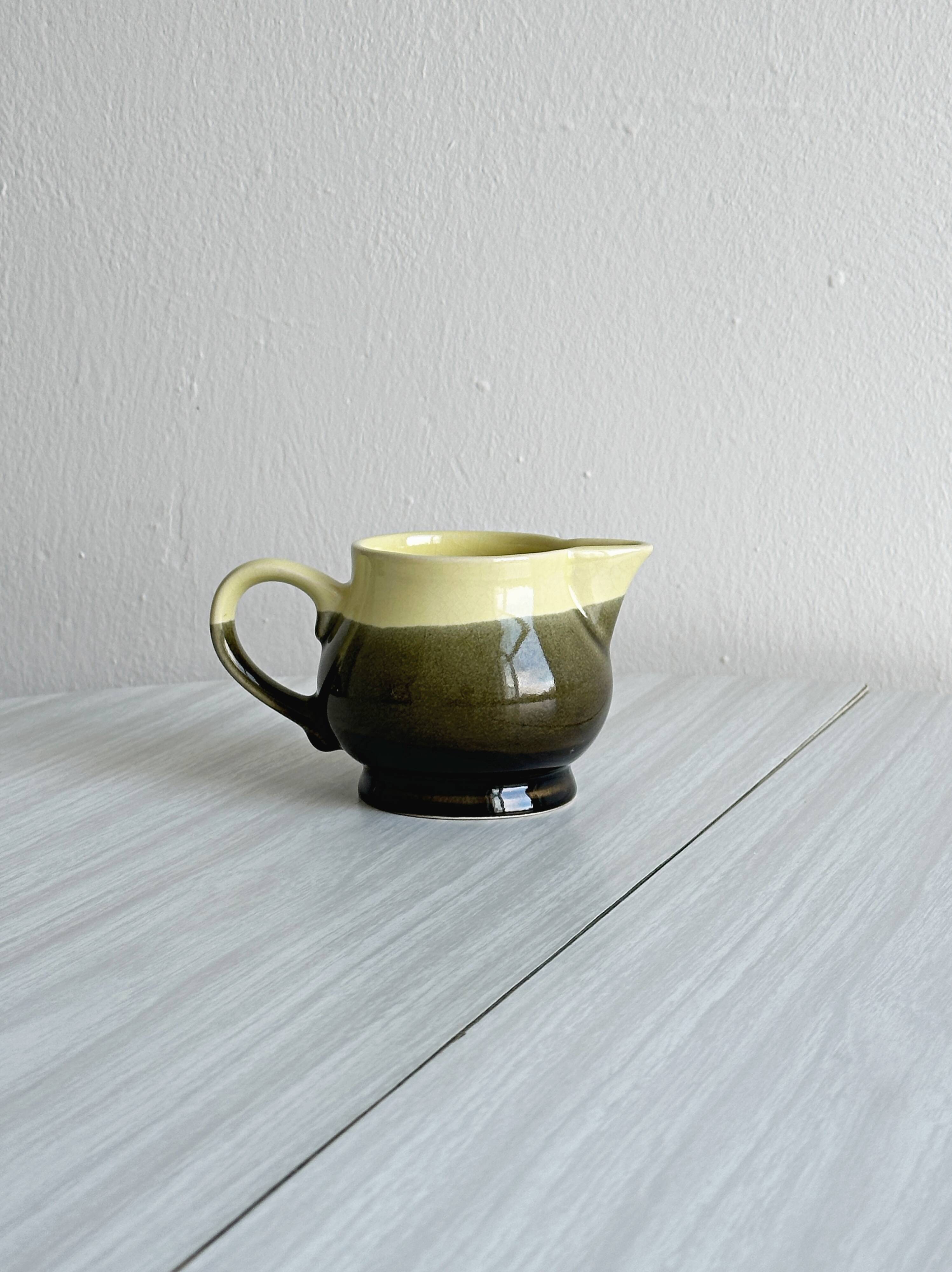 Two-tone milk jug