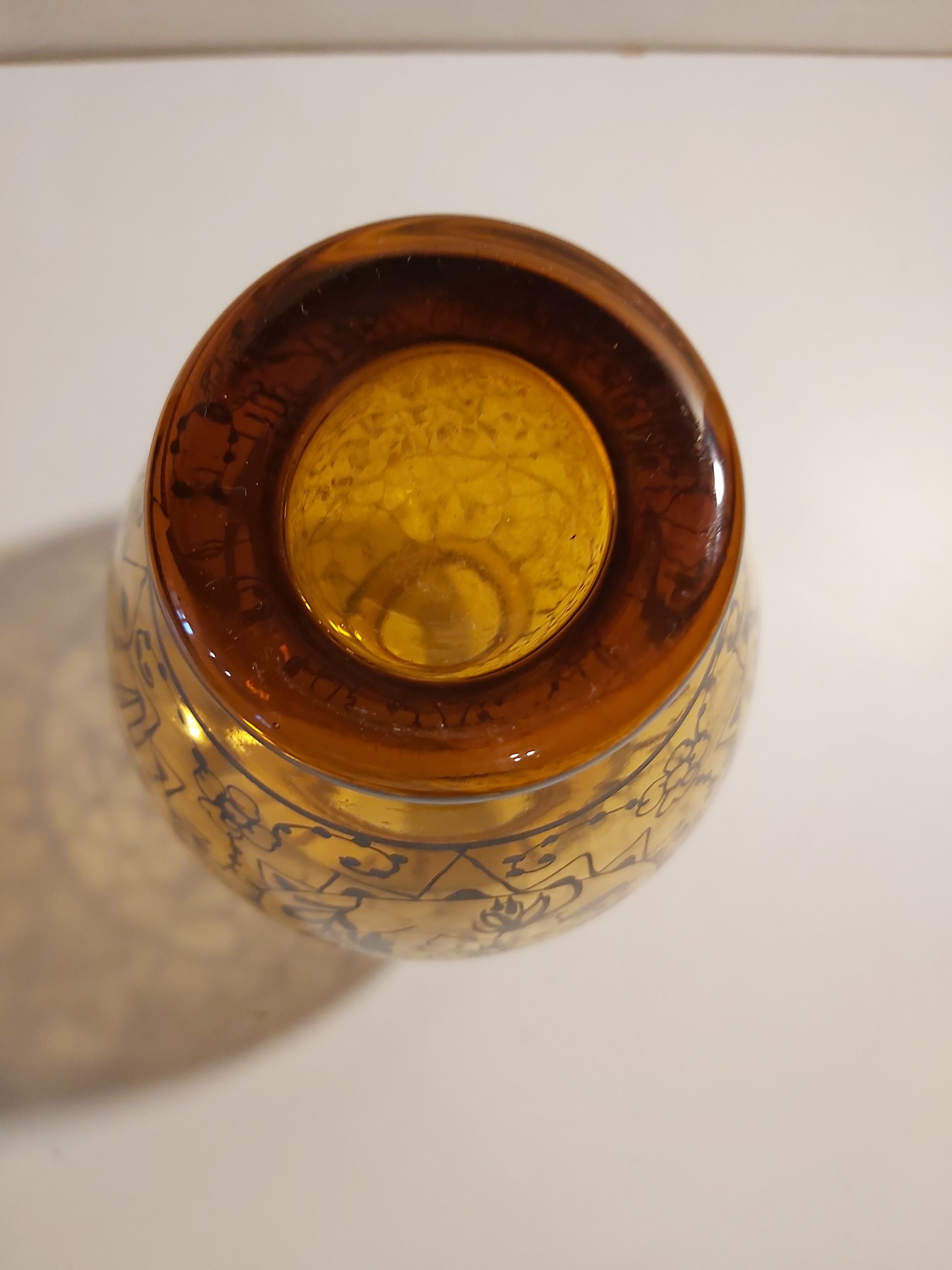 Vase with silver inclusion for decoration