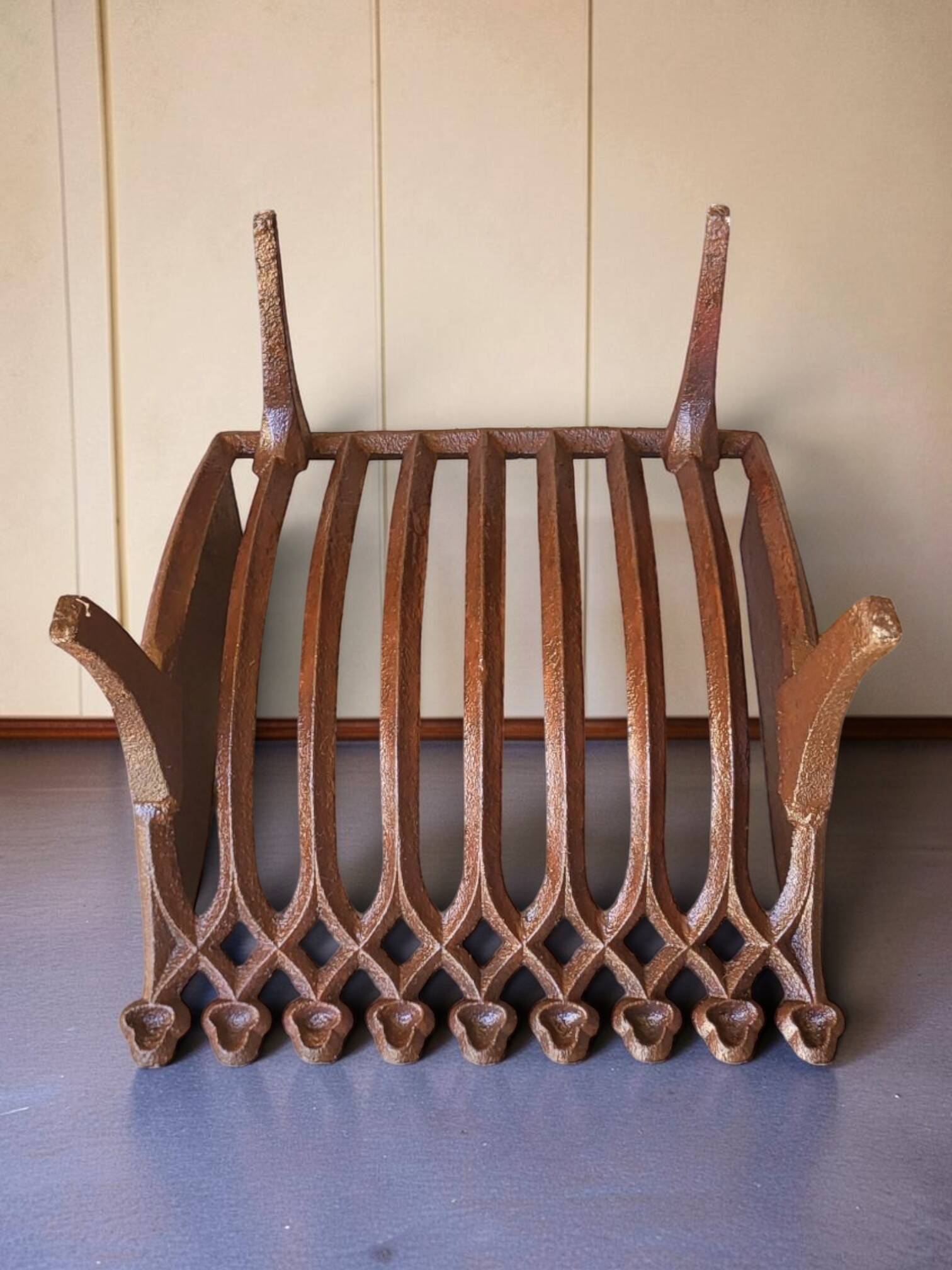 Log holder fireplace basket in cast iron