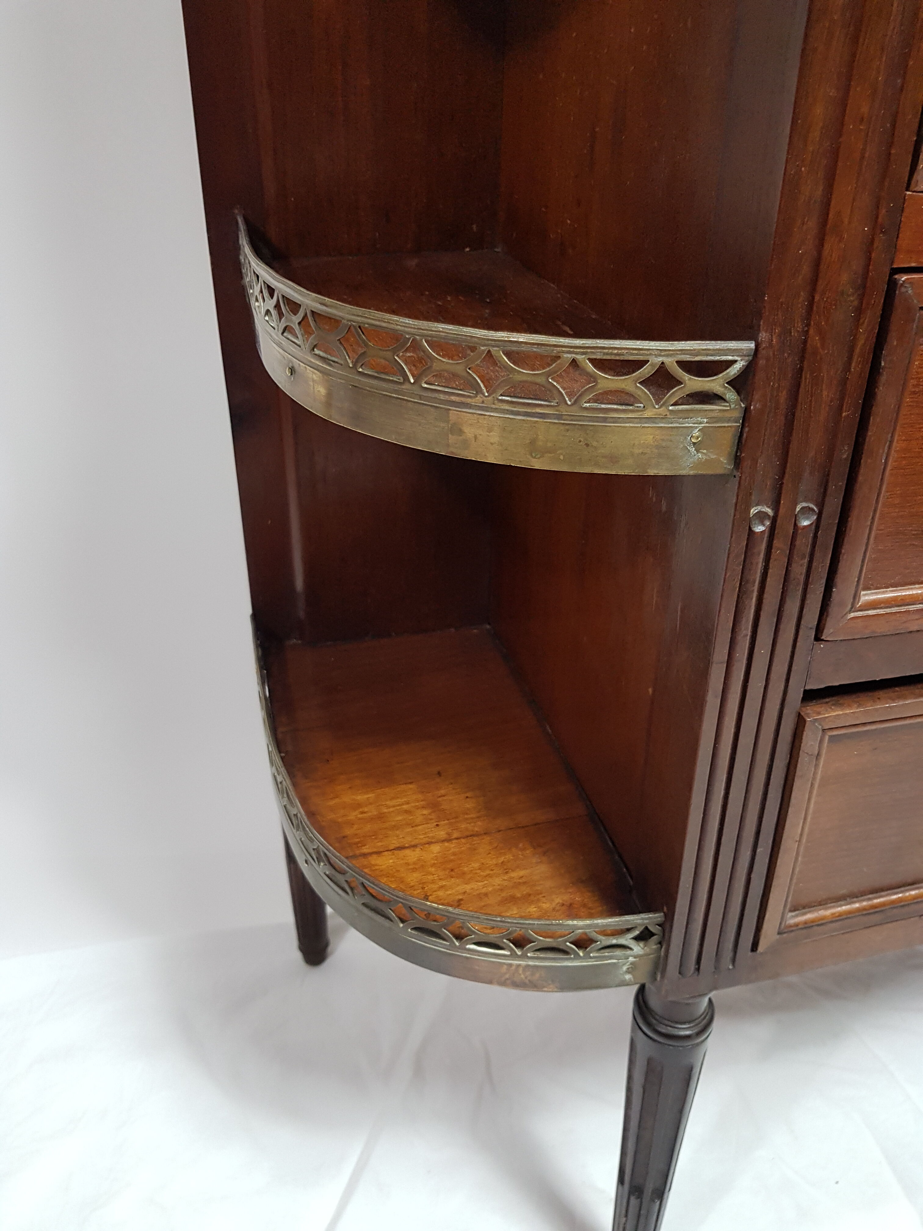 Meuble demi-lune style Louis XVI fin 19ème