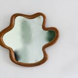 Miroir en osier de forme oranique