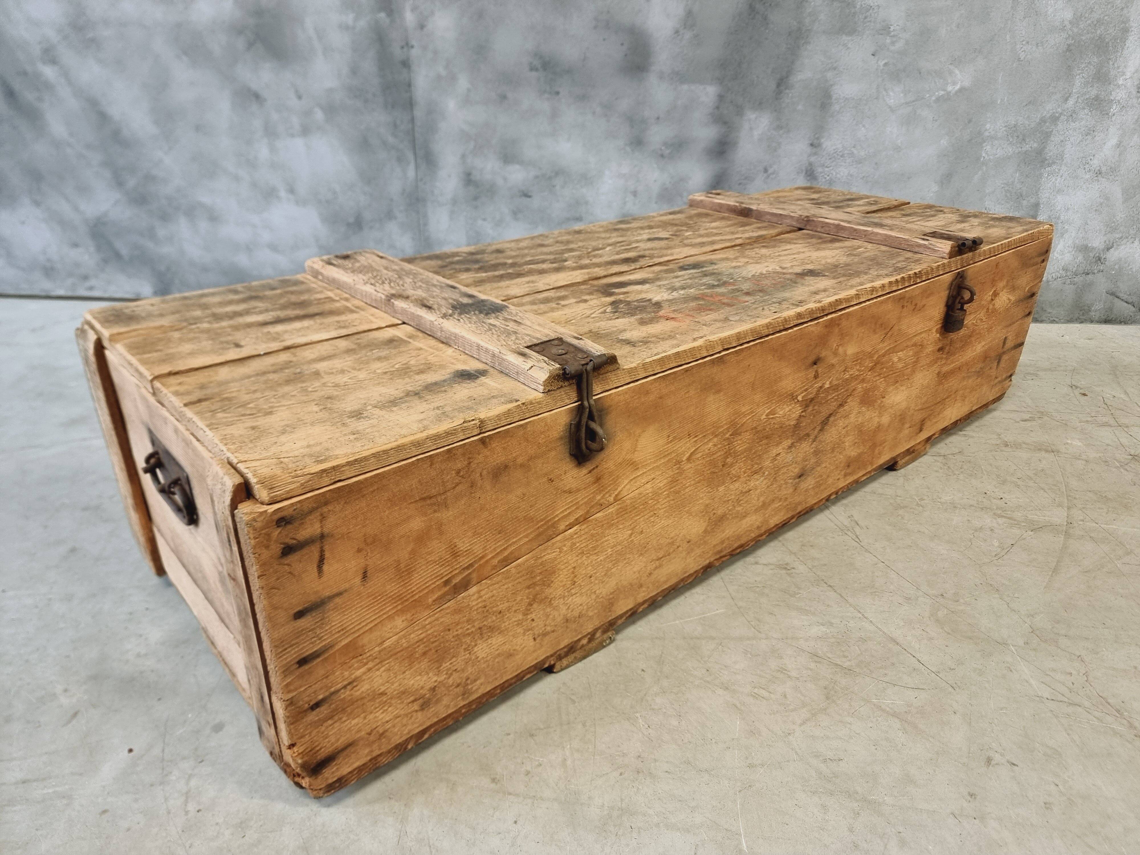 Coffre ancien table basse XIXe siècle 57x152 cm