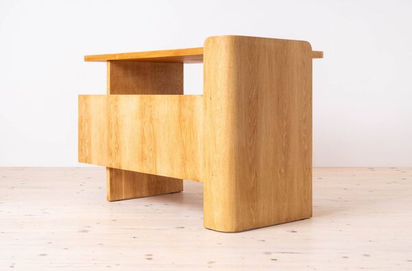 Bureau postmoderne, table à écrire par Bohumil Landsman, placage de chêne, années 1970