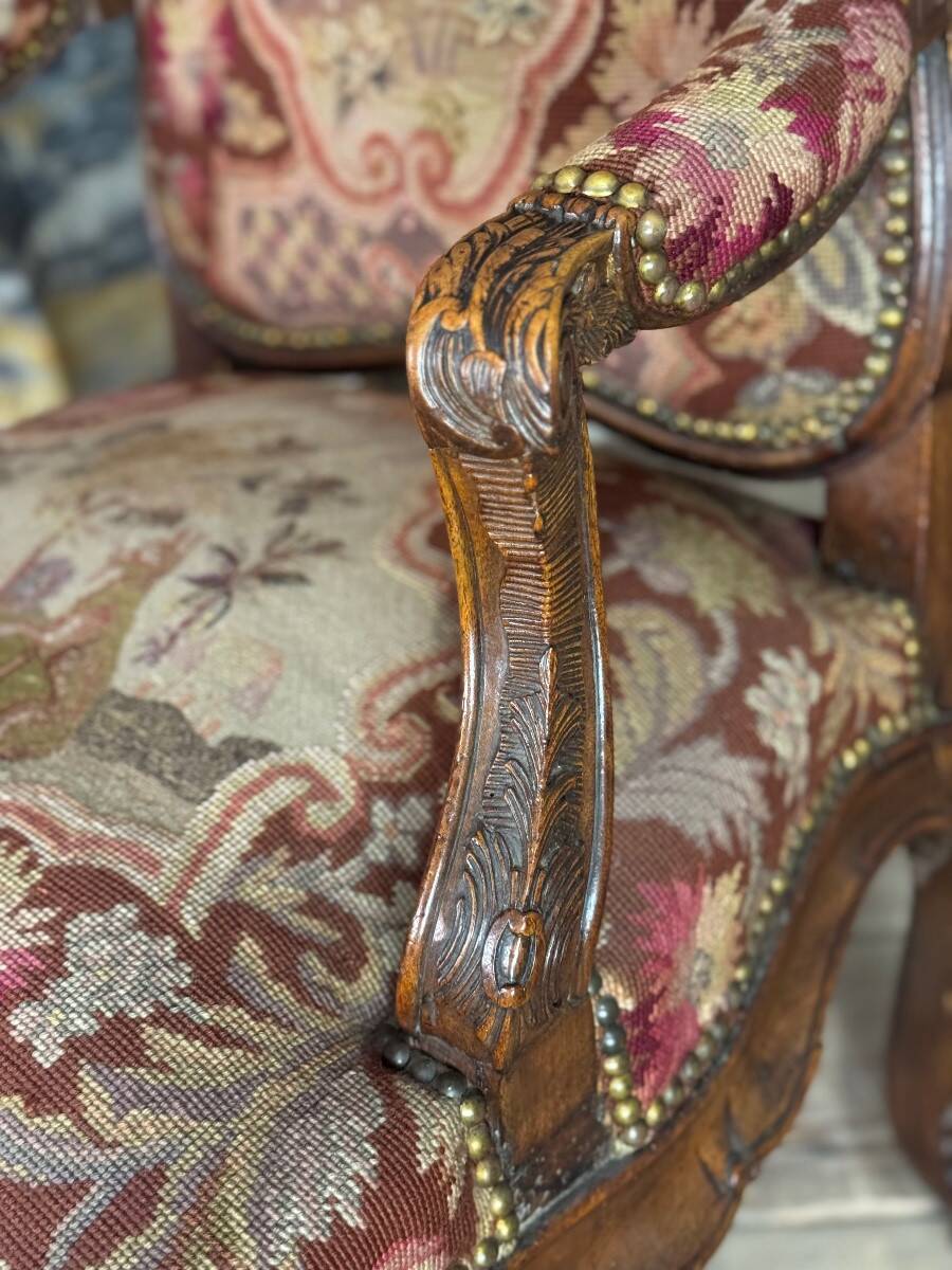 Louis XV armchair in carved walnut, needlepoint tapestry, 18th century