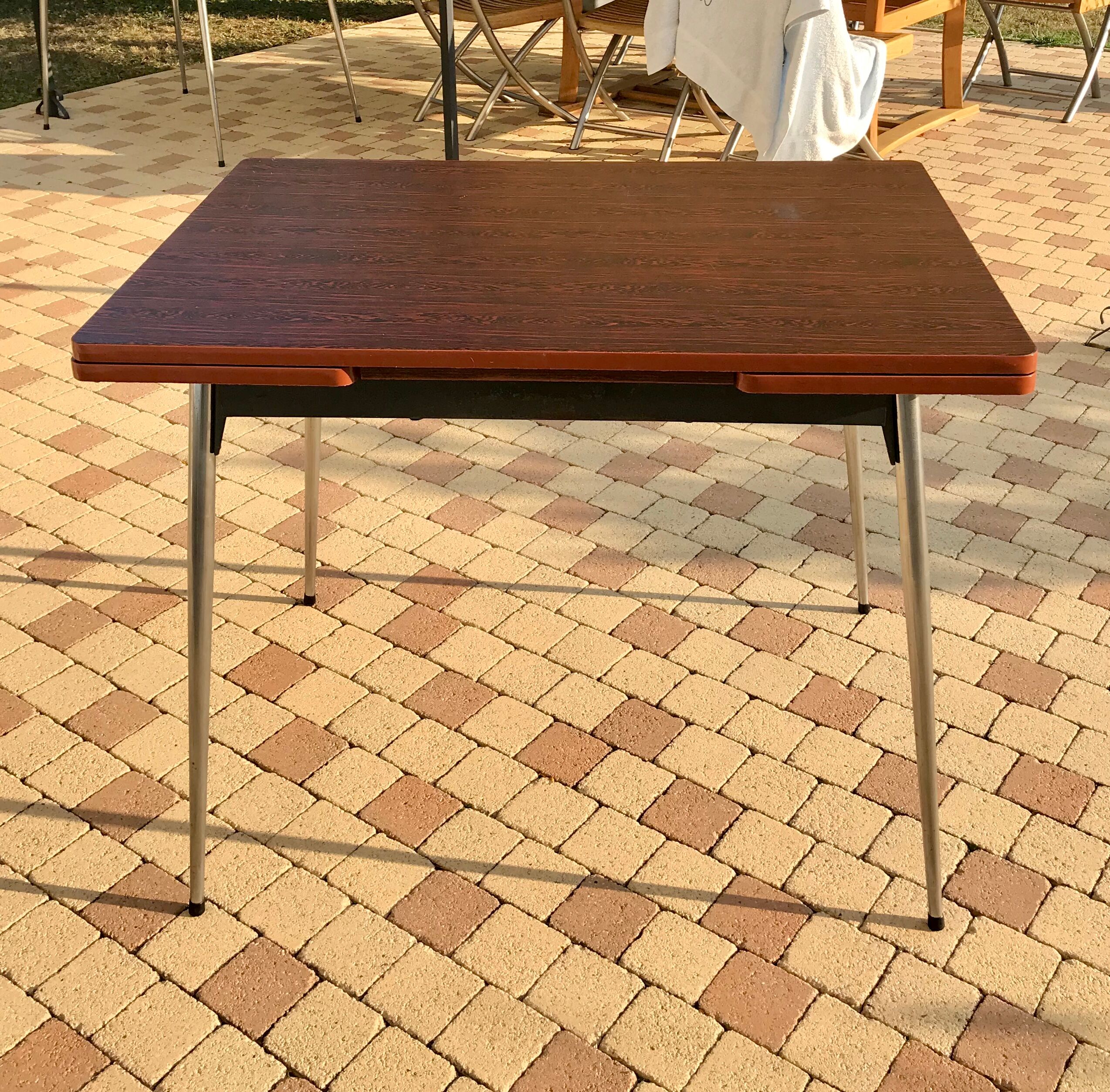 70s lengthening formica table