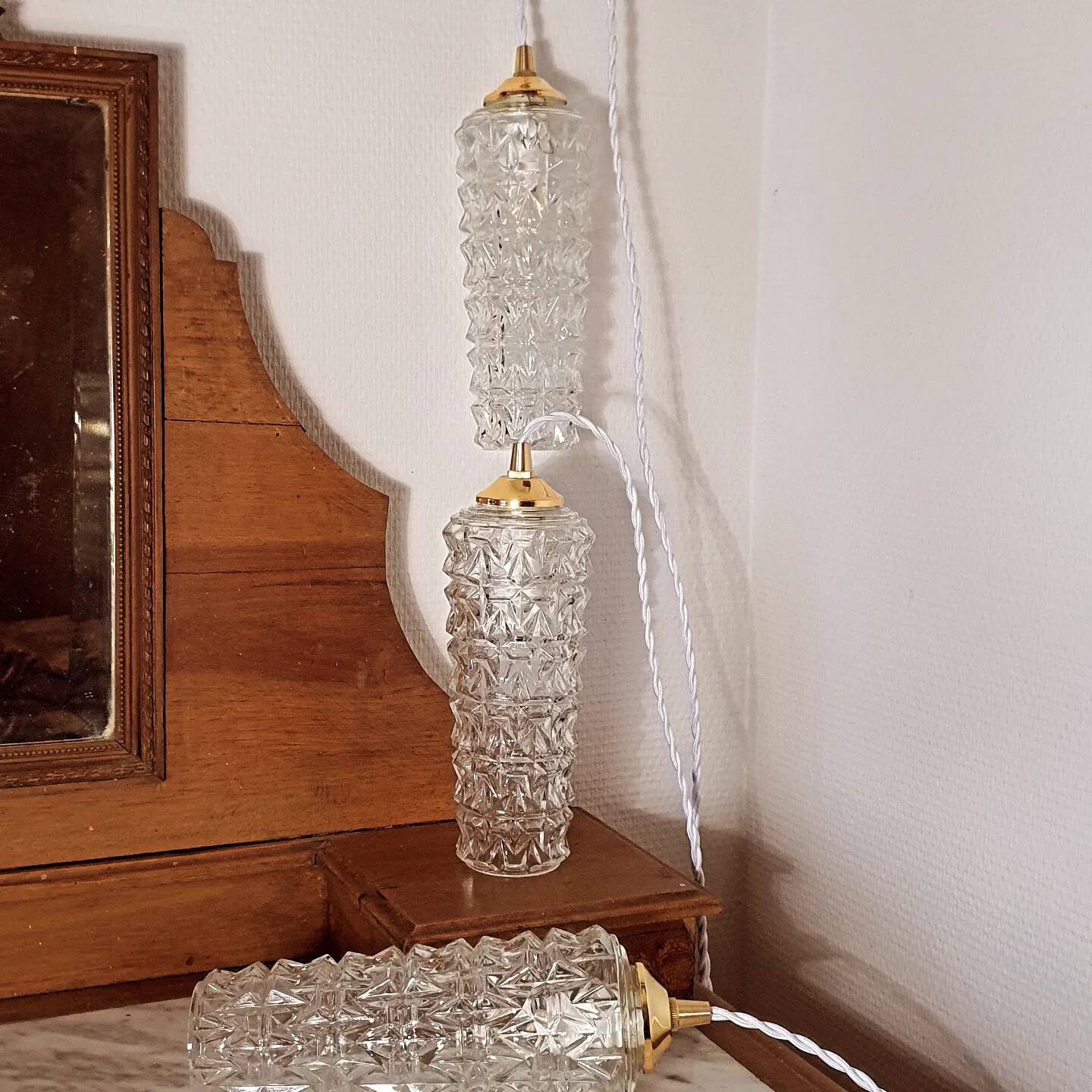Chiseled glass walking lamp
