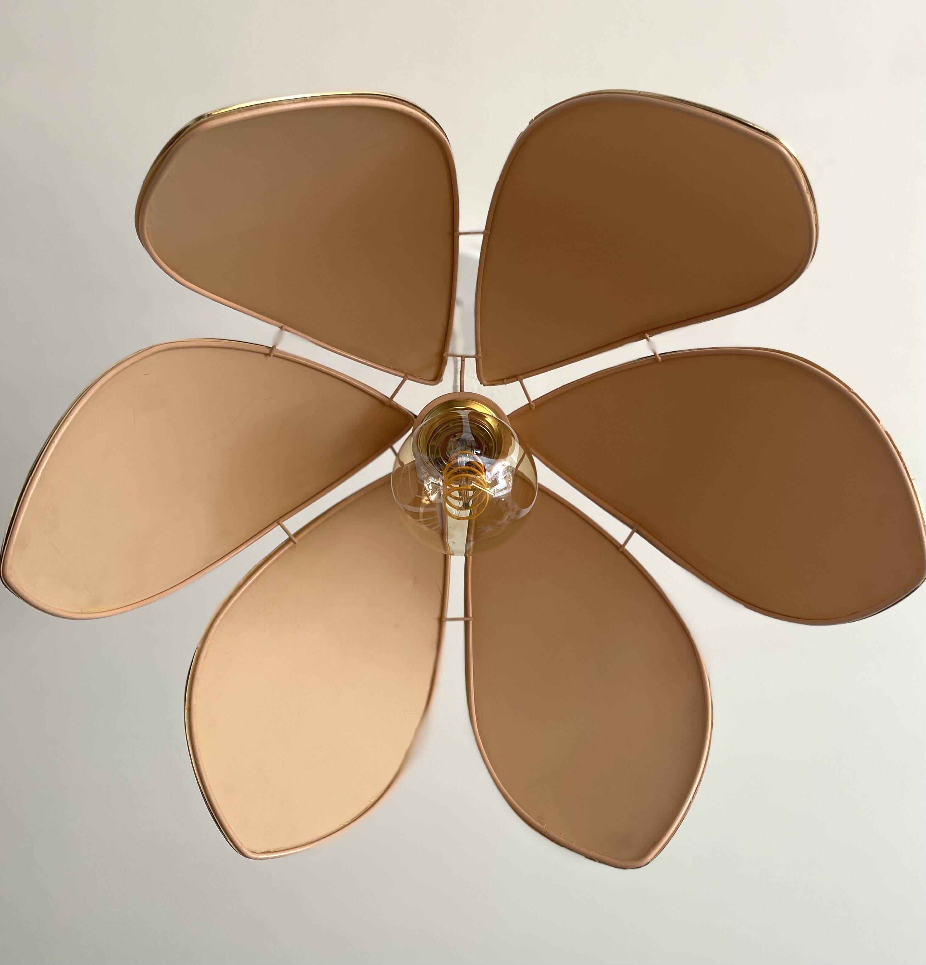 Vintage suspension with lotus flower petals