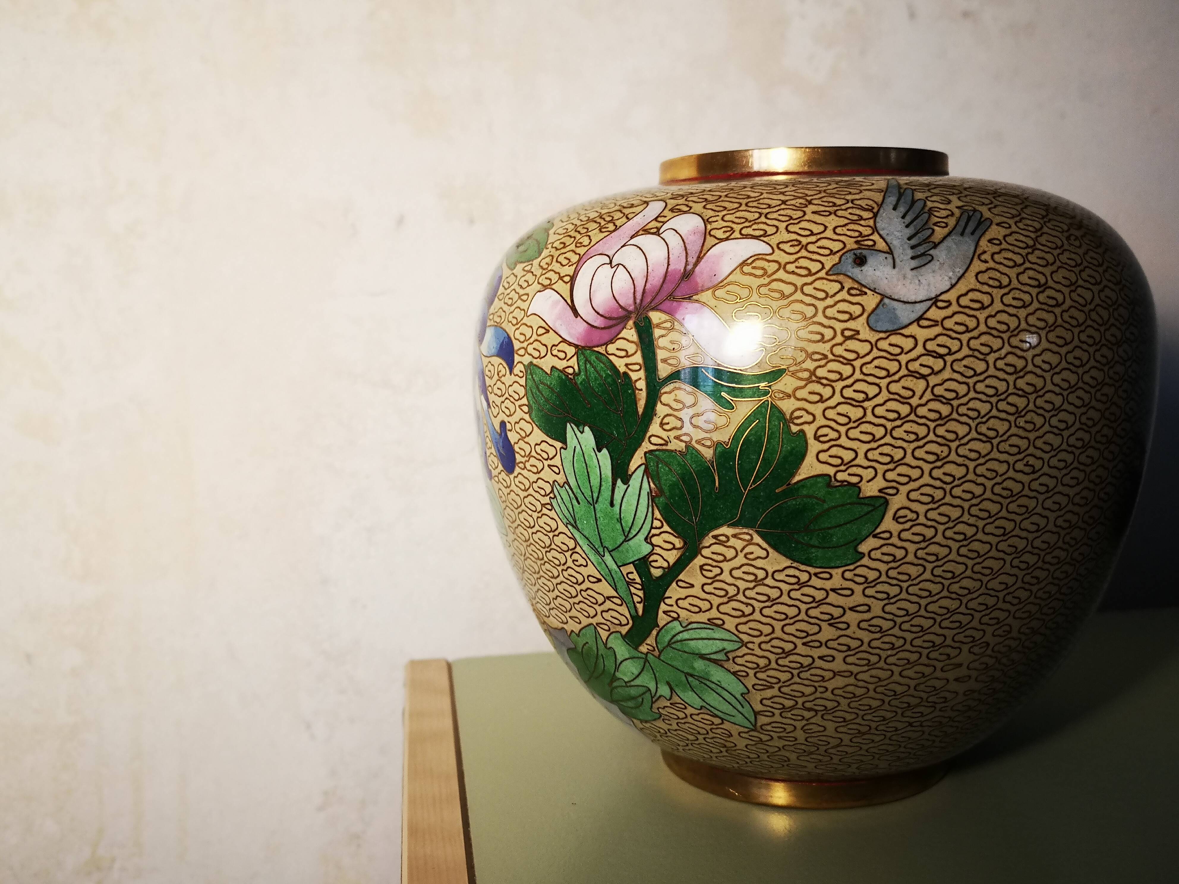 Chinese cloisonné vase email