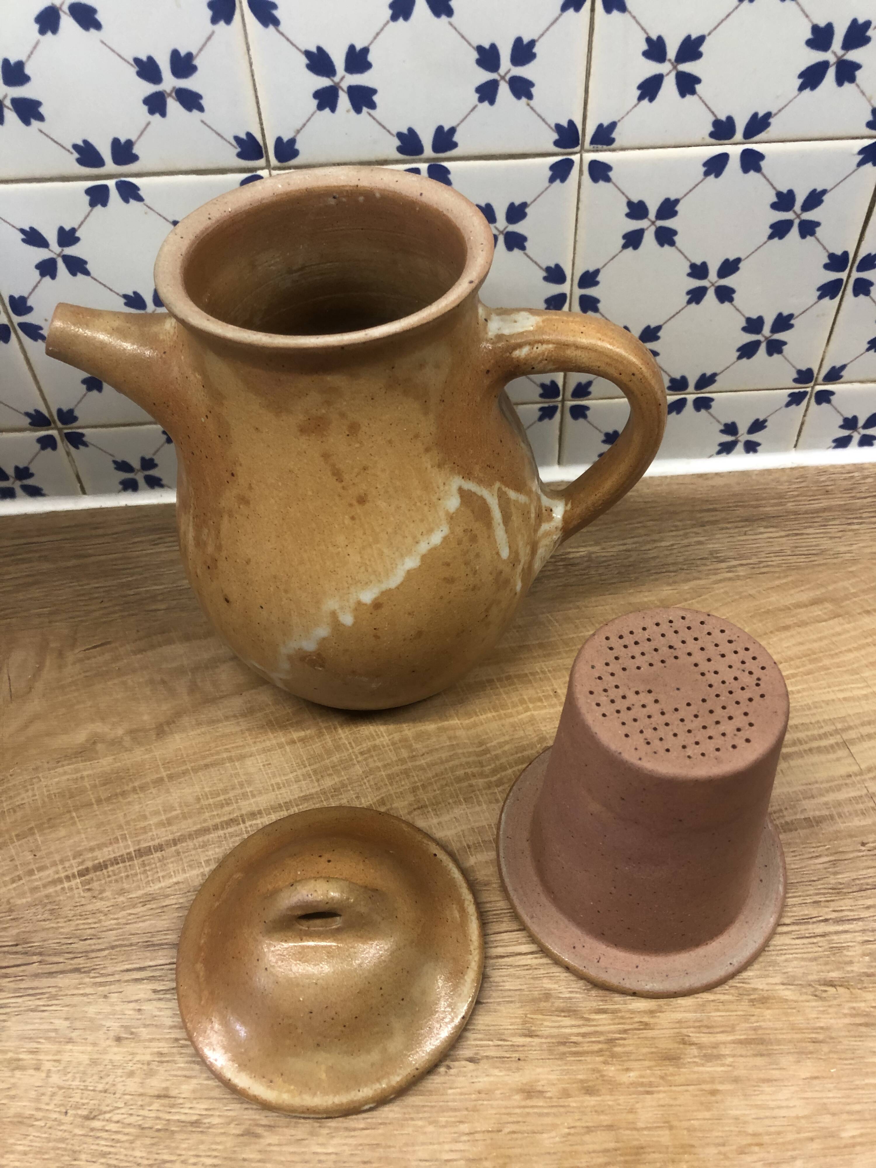 Teapot with its 8 mazagrans
