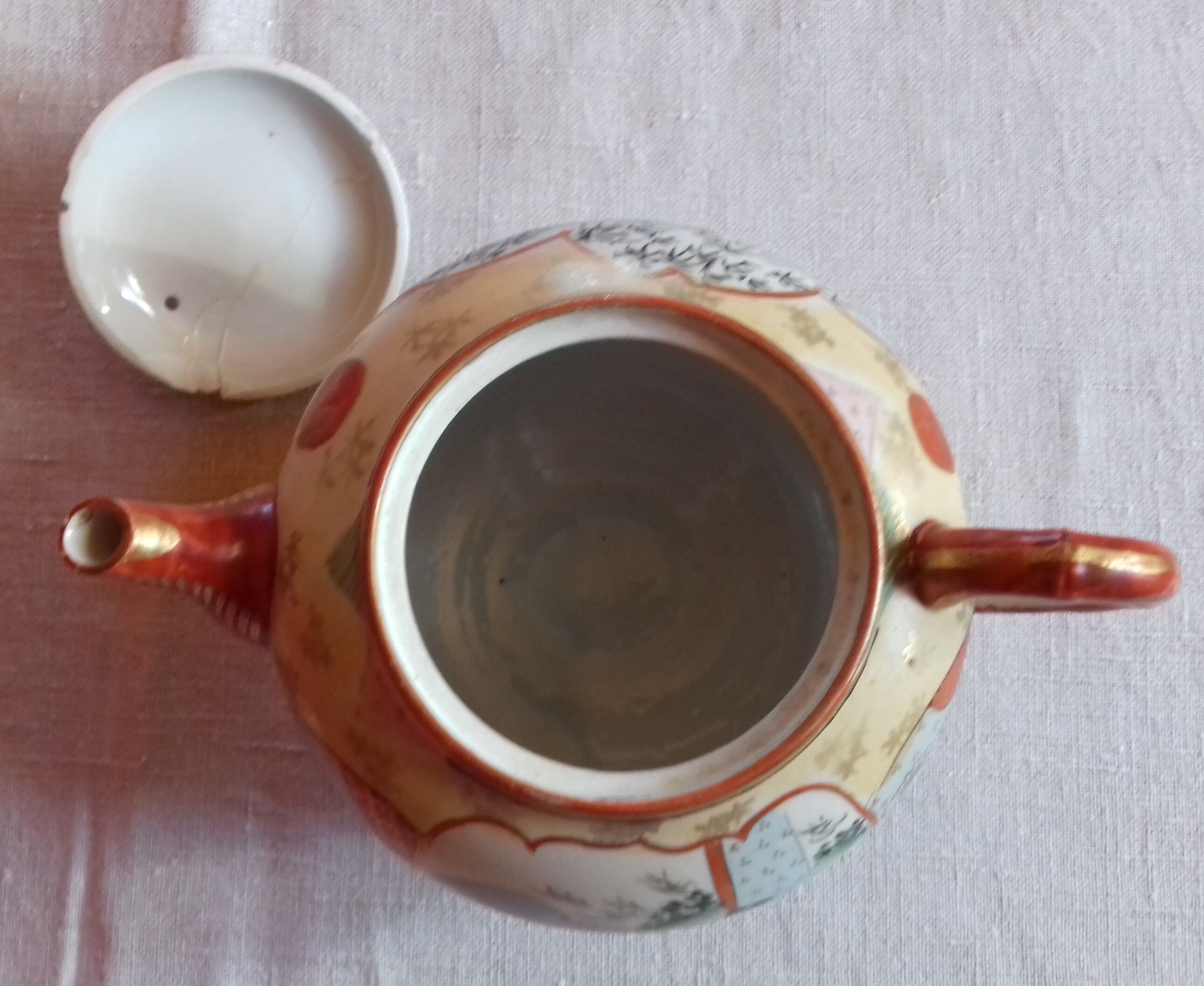 Théière en porcelaine chinoise, motif chinois peints à la main, signée