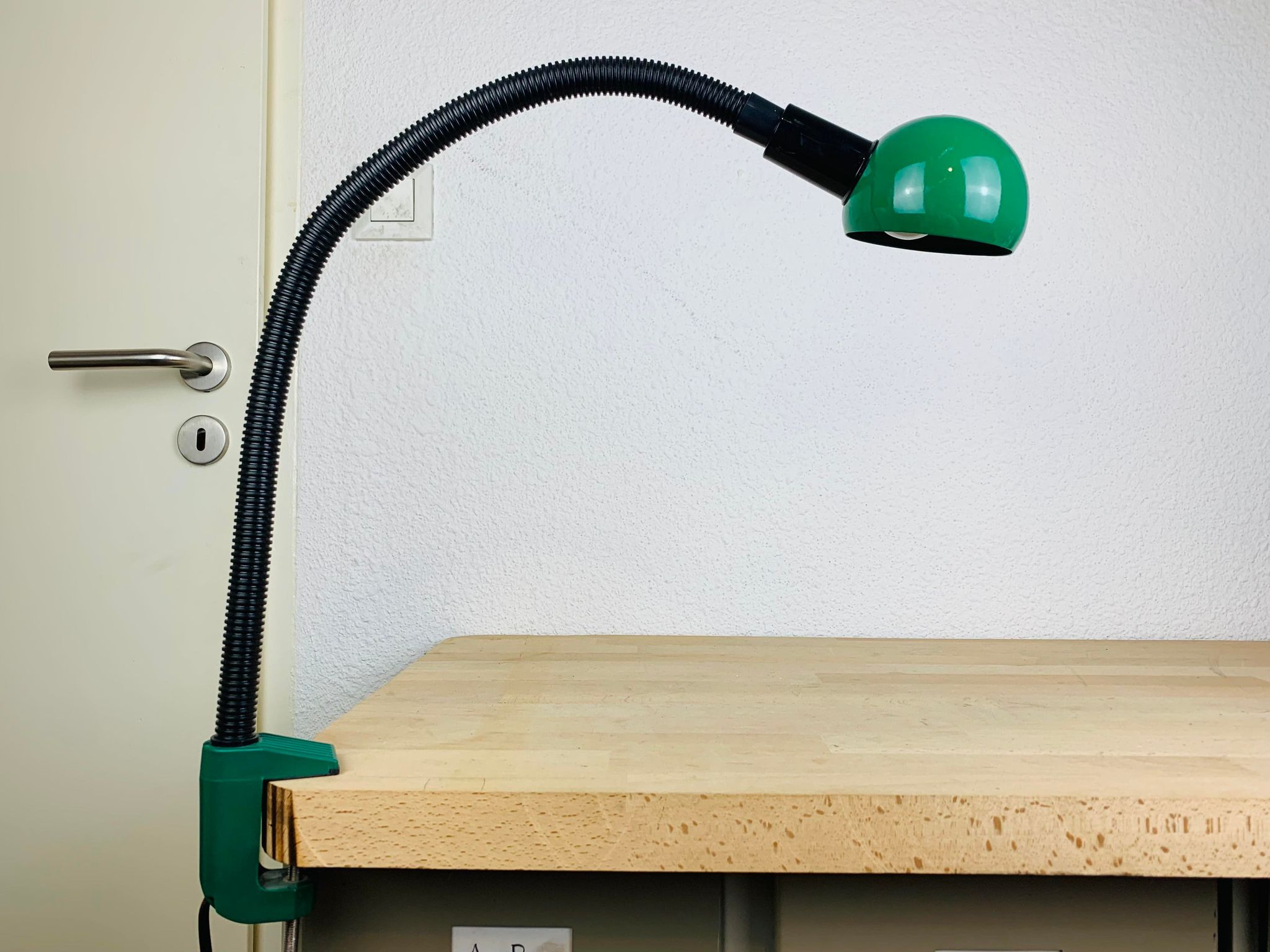 Snake lamp fixing vice 80s green