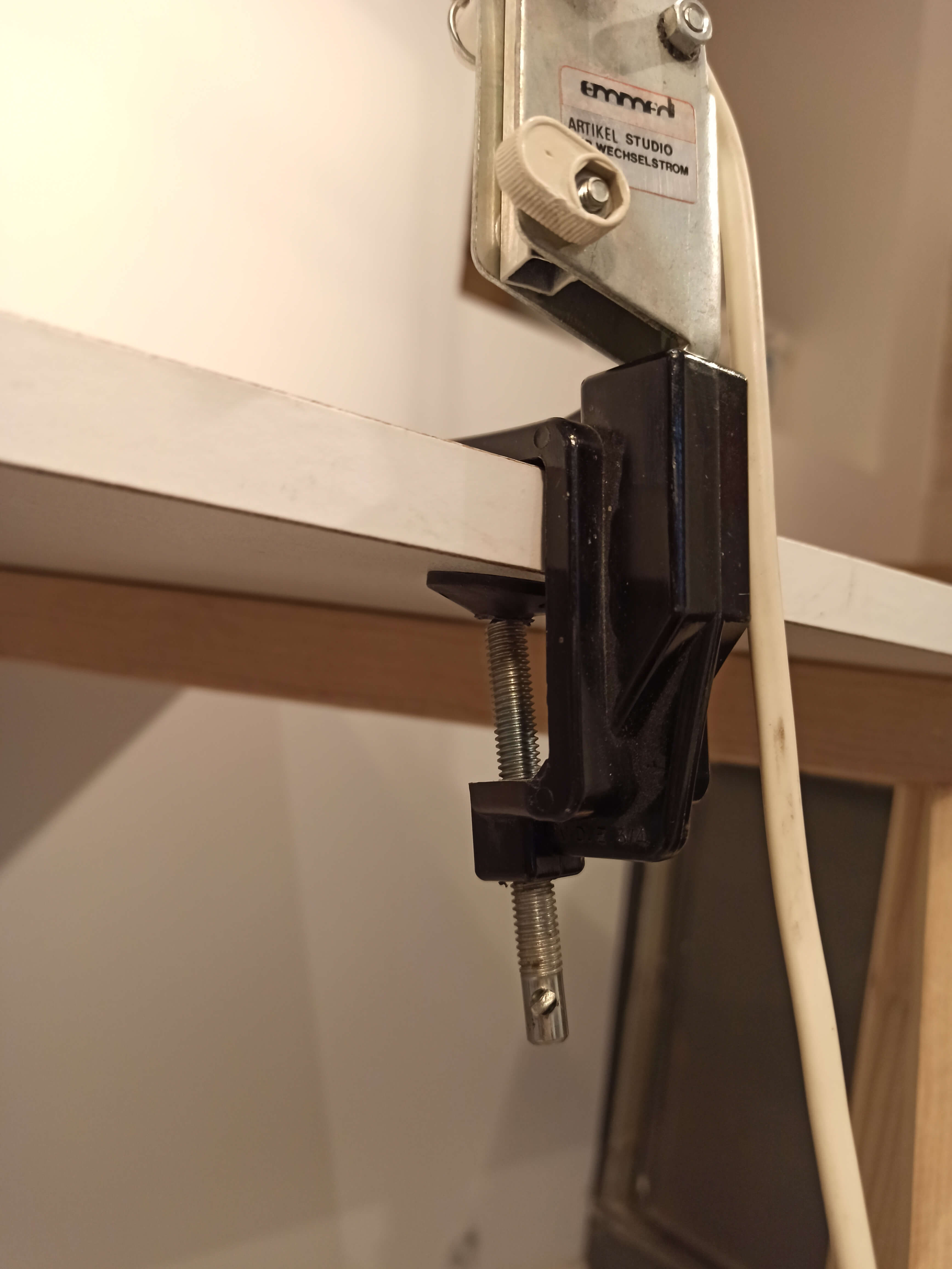 Vintage articulated architect's desk lamp by Fluvio Battaglia Emmedi artikel studio