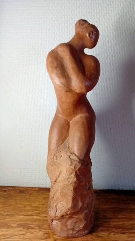 Sculpture de femme Terre