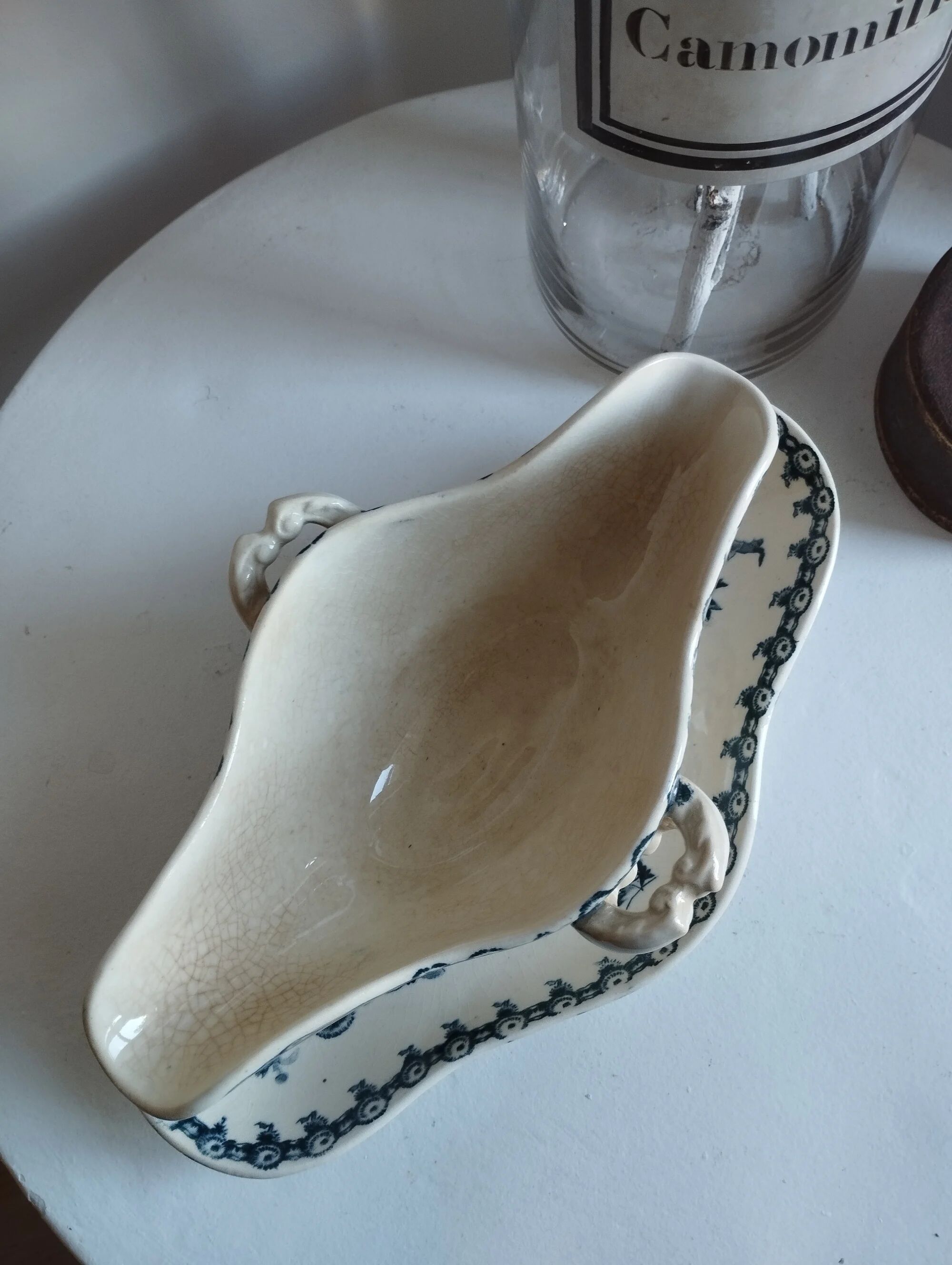 Large sauceboat on ironstone base Gien "Thistles"