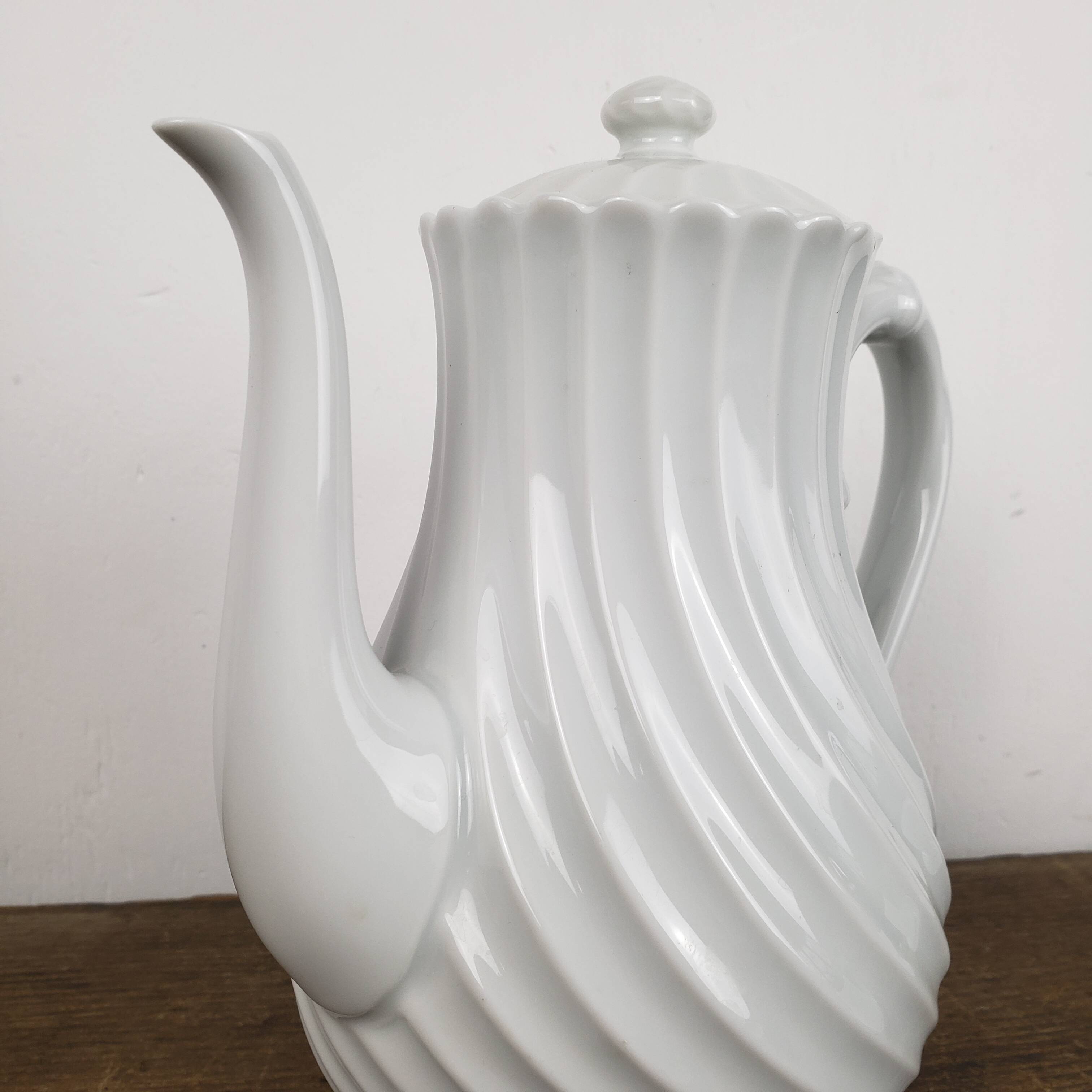 Limoges porcelain tea service, Haviland house, Cote Torse model