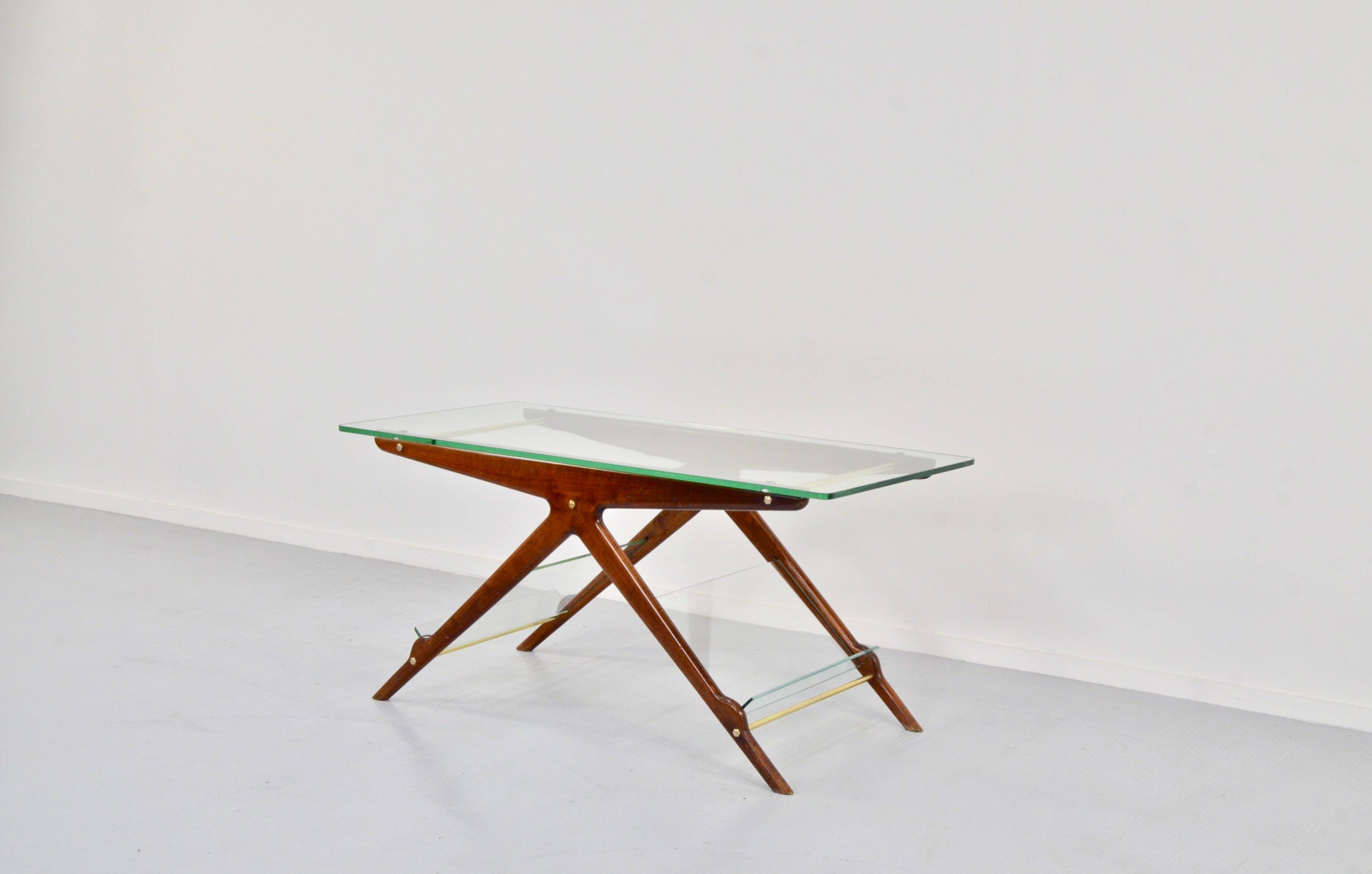 Table basse italienne en acajou, laiton et verre