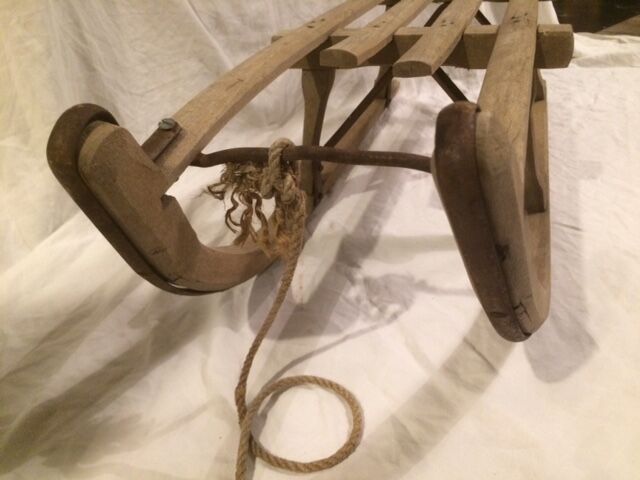 Luge vintage en bois une personne