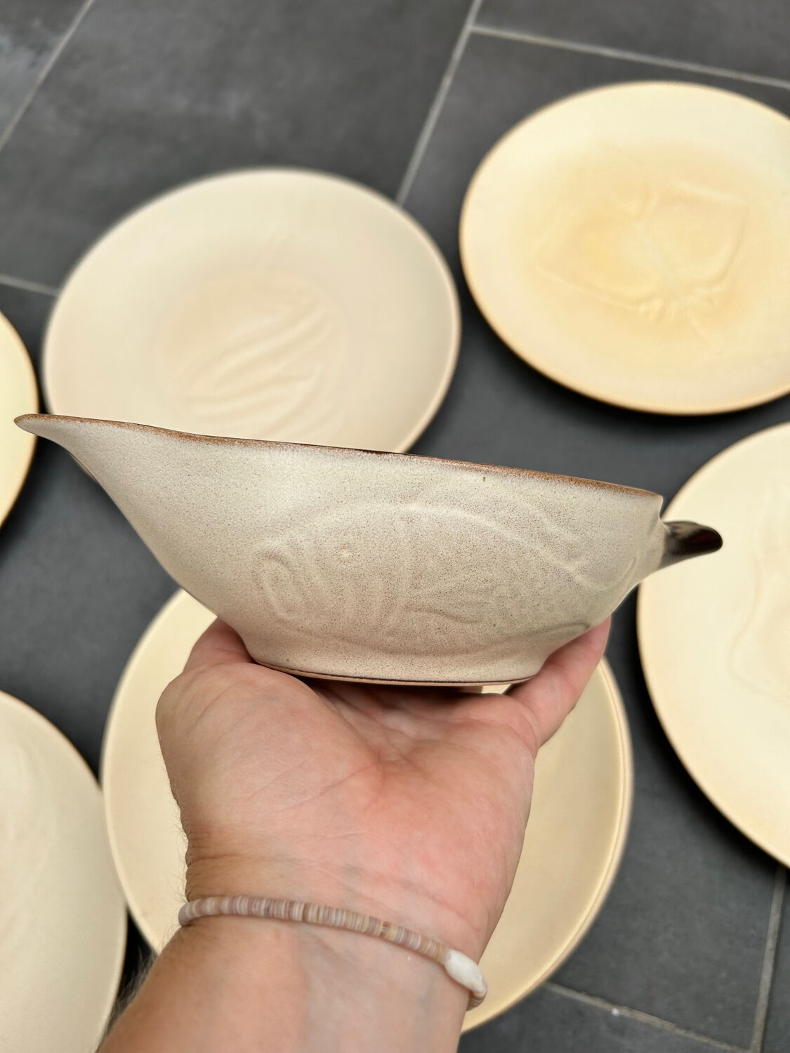 12 plates and stoneware saucière Fish