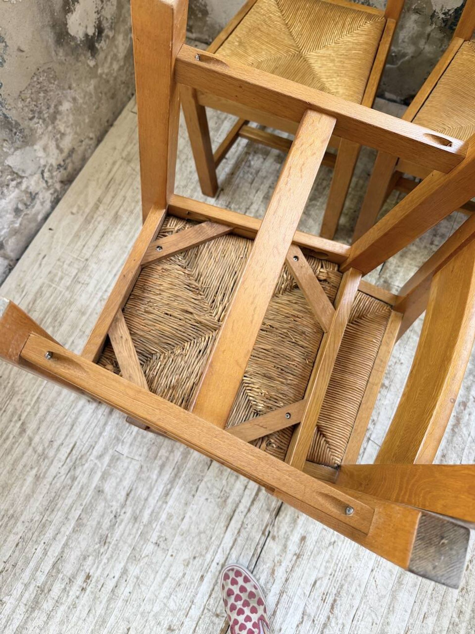 Set of 8 blond oak chairs with straw seats