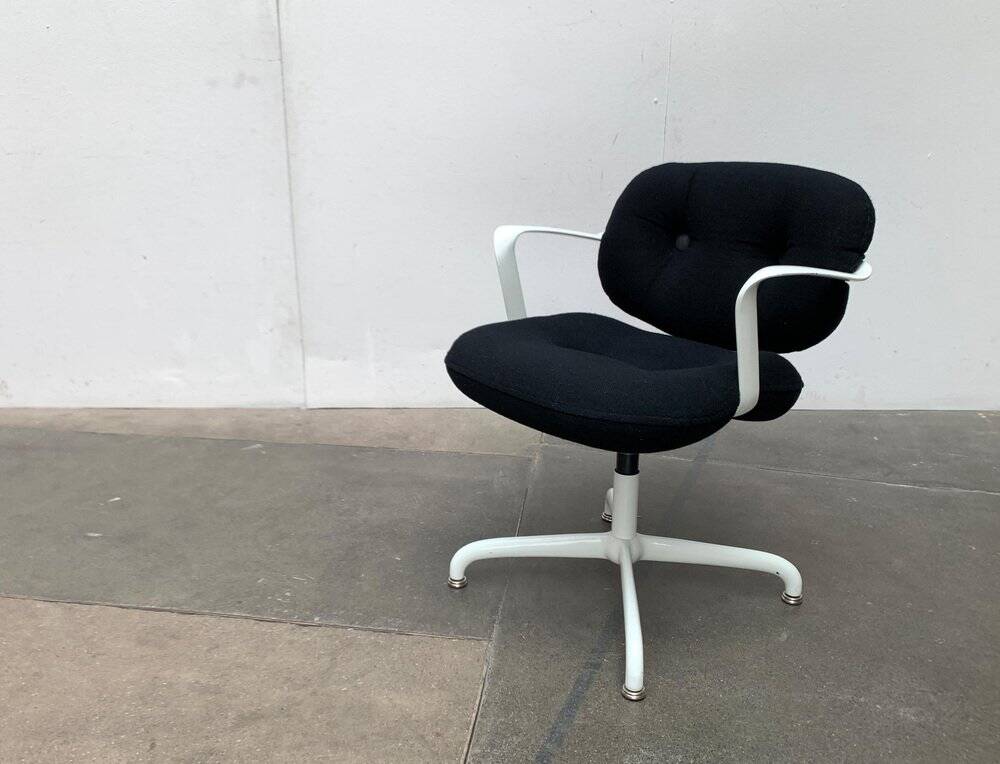 Space Age 2038 swivel armchair by Bruce Hannah & Andrew Morrison for Knoll International, 1970s.