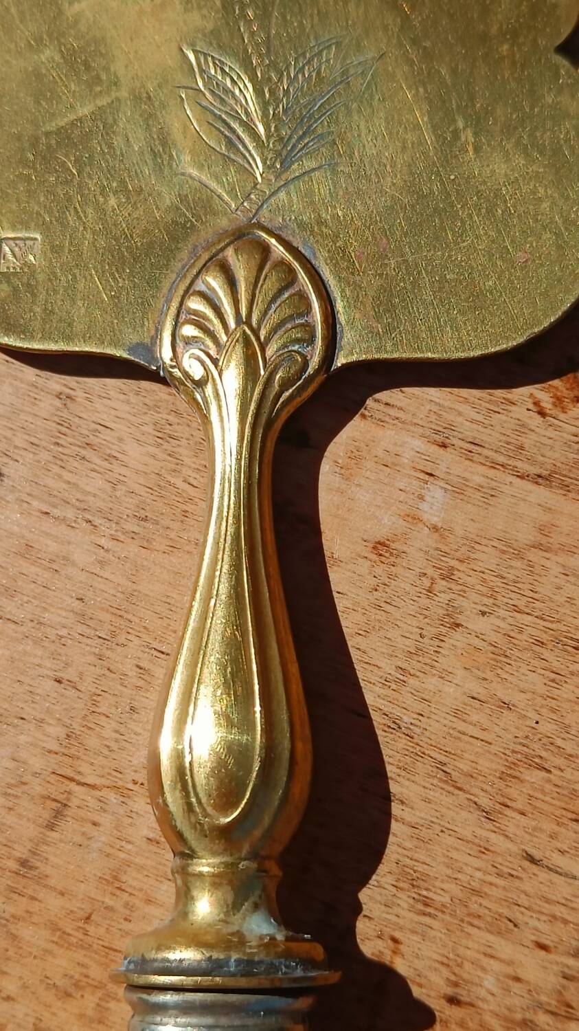 Old cake or pie server